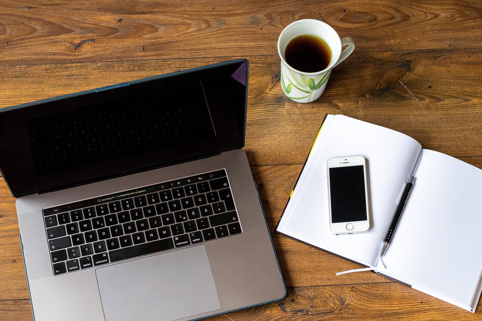 Ein symbolisches Bild für Homeoffice: Wegen der Coronakrise müssen viele Deutsche von zu Hause aus arbeiten. Ein symbolisches Bild für Homeoffice: Wegen der Coronakrise müssen viele Deutsche von zu Hause aus arbeiten.