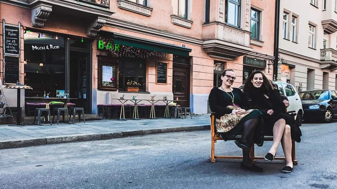Die Wirtinnen des "Mucki&Floyd" im Glockenbachviertel: Die Schwestern Arabella (r.) und Helena Hellmann sind frustriert. Die Wirtinnen des "Mucki&Floyd" im Glockenbachviertel: Die Schwestern Arabella (r.) und Helena Hellmann sind frustriert.