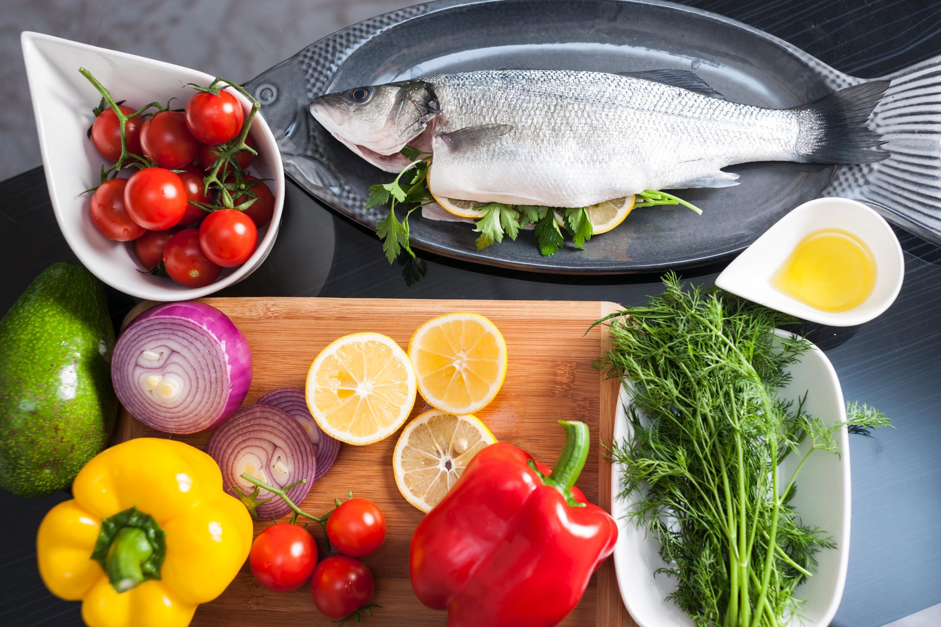 Tipp 9: Wenig Fett und fettreiche Lebensmittel: Setzen Sie auf die mediterrane Diät. Verwenden Sie für die Zubereitung Ihrer Speisen pflanzliche Öle und Fette. Tipp 9: Wenig Fett und fettreiche Lebensmittel: Setzen Sie auf die mediterrane Diät. Verwenden Sie für die Zubereitung Ihrer Speisen pflanzliche Öle und Fette.