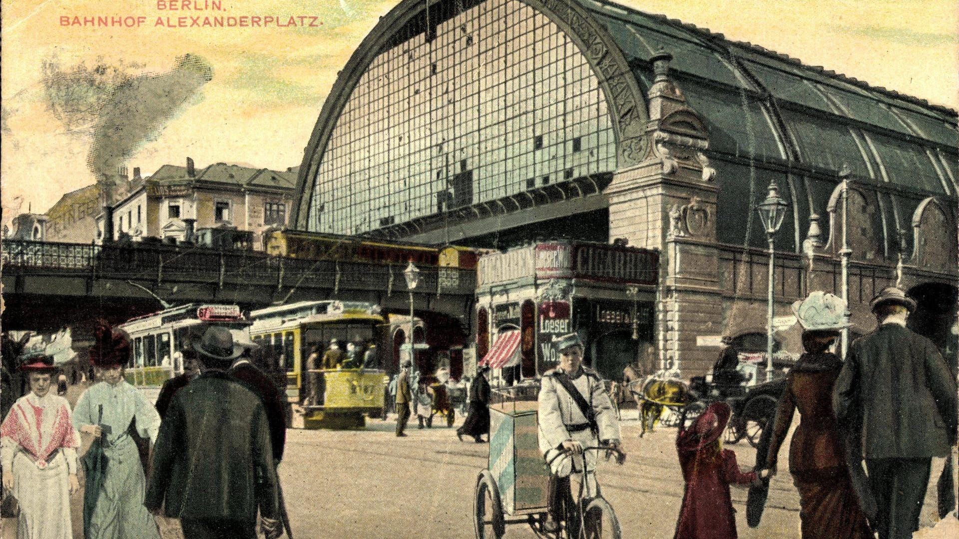 Blick auf den Alexanderplatz: Bereits Anfang des 20. Jahrhunderts war das Streckennetz in Berlin elektrisch.