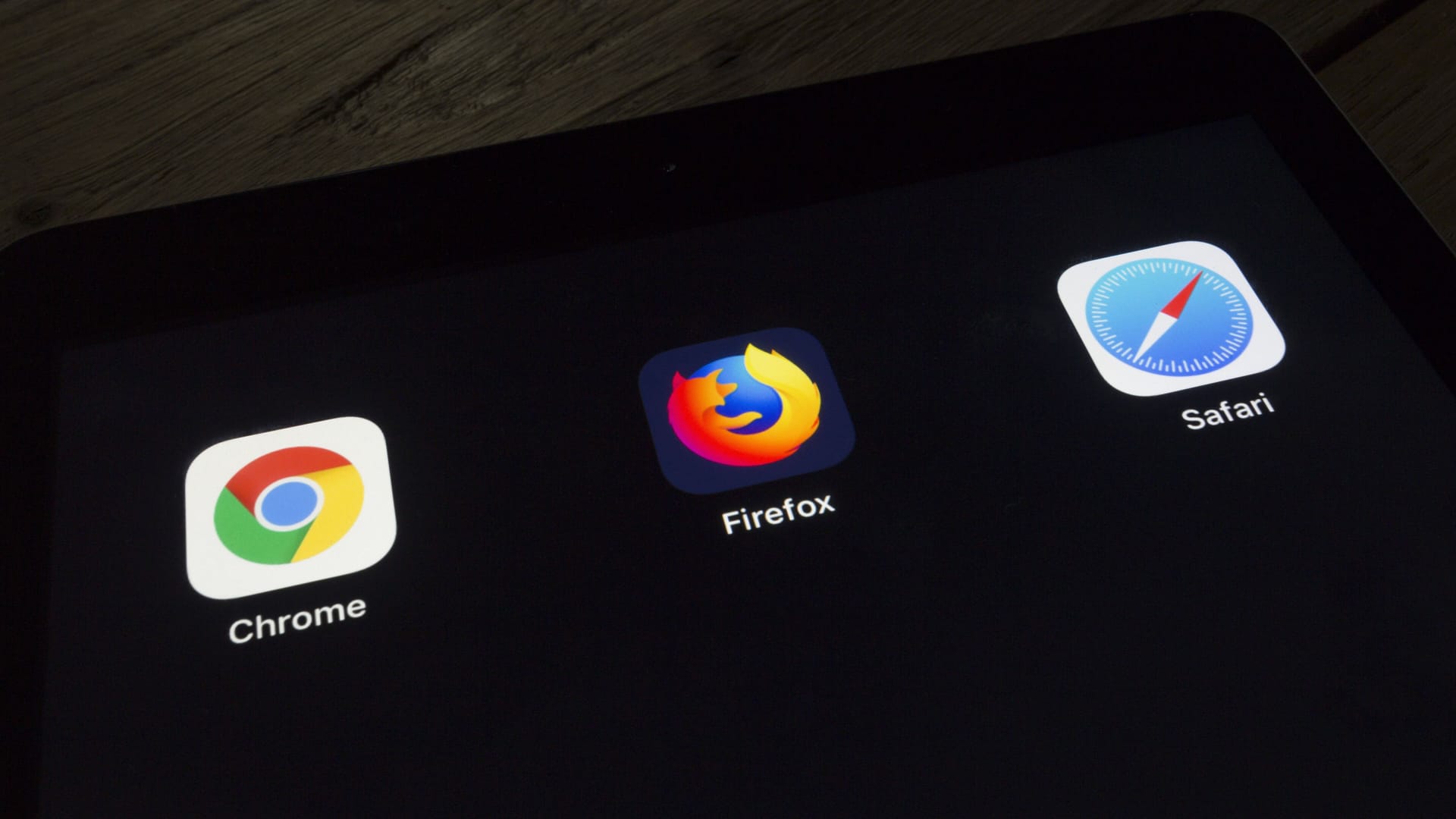 Das Logo von Firefox (m) neben den Logos von Chrome (l) und Safari (r): Der Browser verliert immer mehr Nutzer. Das Logo von Firefox (m) neben den Logos von Chrome (l) und Safari (r): Der Browser verliert immer mehr Nutzer.