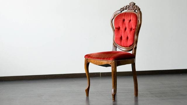 Mit ein wenig Handwerklichem Geschick werden alte Stühle wieder zum Hingucker. Mit ein wenig Handwerklichem Geschick werden alte Stühle wieder zum Hingucker.