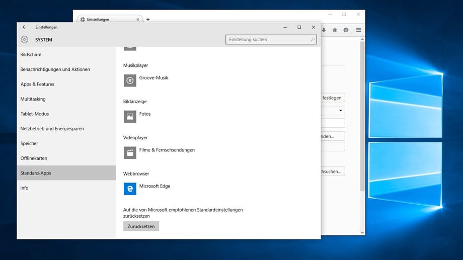 Windows 10 leitet die Nutzer automatisch zu dem Untermenü "Standard-Apps" in den Windows-Einstellungen um. Hier lassen sich die Standardanwendungen für unterschiedliche Medientypen festlegen. Erst mit einem Klick auf den voreingestellten Webbrowser Microsoft Edge zeigt Windows die installierten Alternativen an.