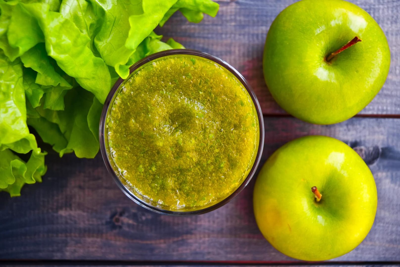 Mit dem grünen Detox-Smoothie wird das Entgiften zum Genuss. Mit dem grünen Detox-Smoothie wird das Entgiften zum Genuss.