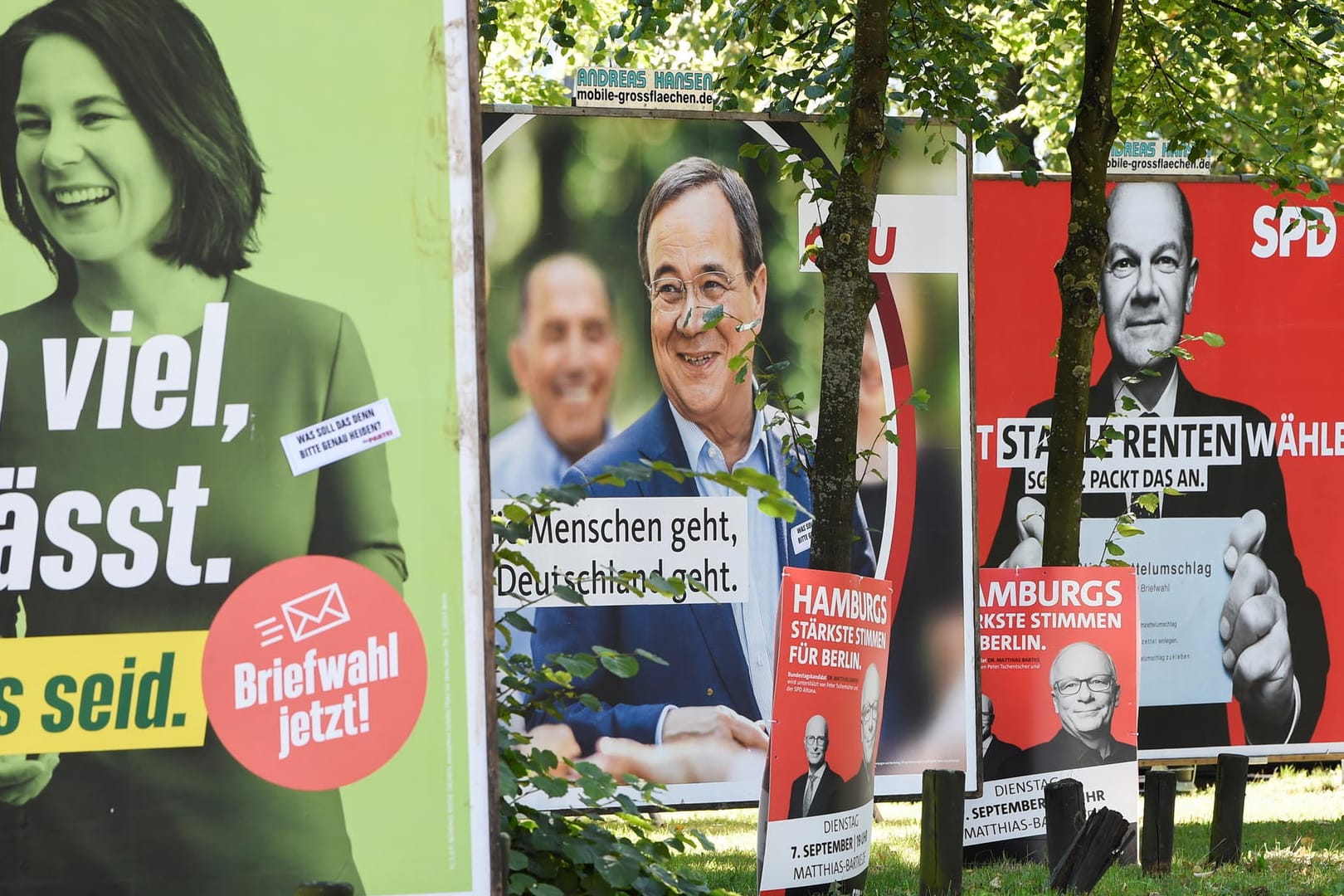 Wahlplakate in Hamburg: Noch 25 Tage, dann ist Bundestagswahl. Wahlplakate in Hamburg: Noch 25 Tage, dann ist Bundestagswahl.