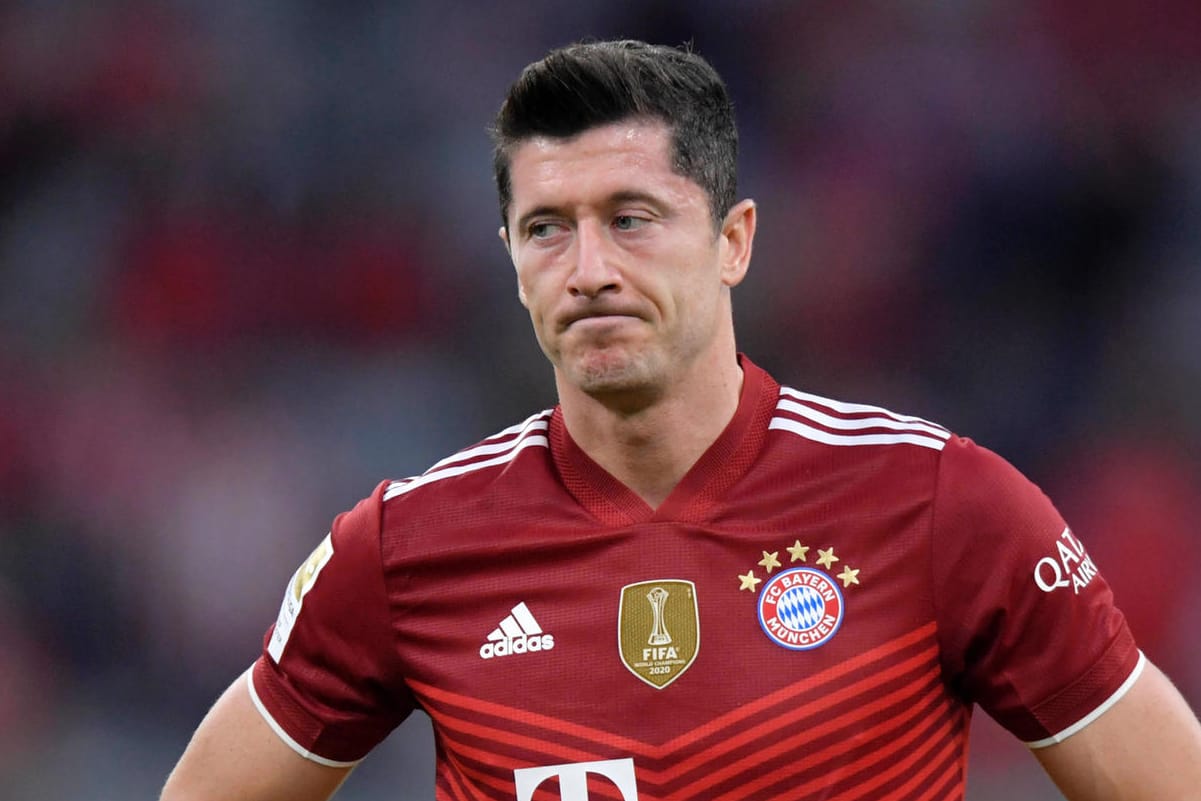 Robert Lewandowski: Der Weltfußballer scheint aktuell nicht komplett zufrieden zu sein in München. Robert Lewandowski: Der Weltfußballer scheint aktuell nicht komplett zufrieden zu sein in München.