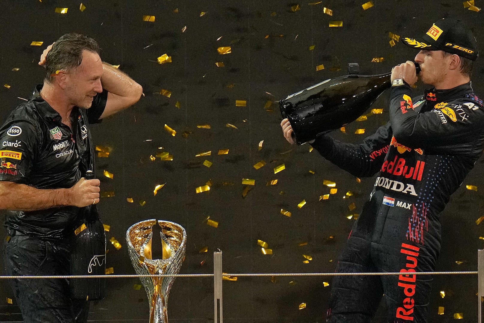 Max Verstappen feiert seinen WM-Sieg. Manche gönnen ihm den Sieg, manche nicht. Max Verstappen feiert seinen WM-Sieg. Manche gönnen ihm den Sieg, manche nicht.