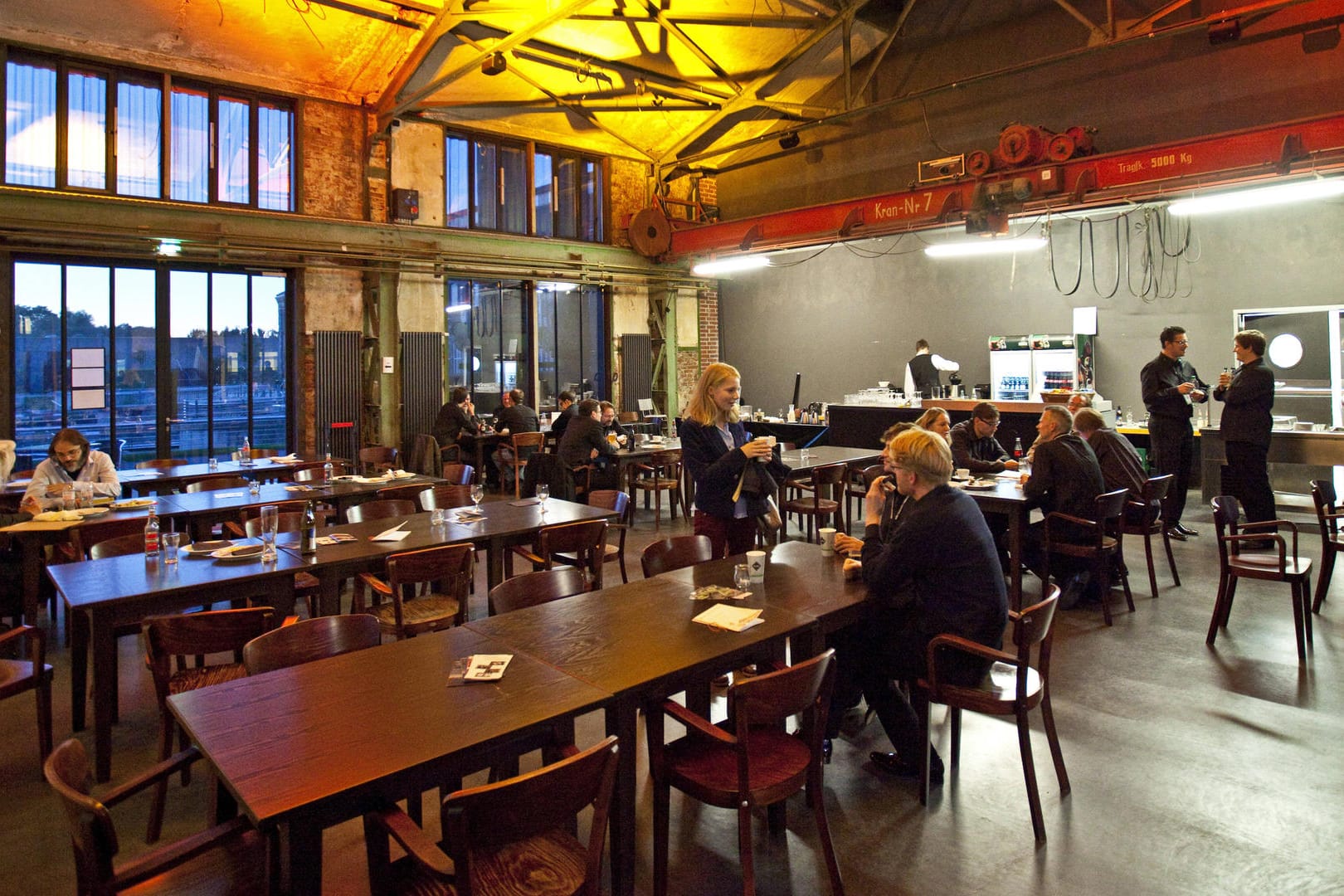 Gäste in einem Restaurant in Bochum: Viele Wirte befürchten wegen der 2G-plus-Regel weitere Umsatzeinbußen. Gäste in einem Restaurant in Bochum: Viele Wirte befürchten wegen der 2G-plus-Regel weitere Umsatzeinbußen.