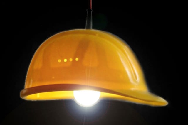 Ein Tüftler aus München baut Lampen mit verrücktem Design und lässt sich exklusiv in die Karten schauen.