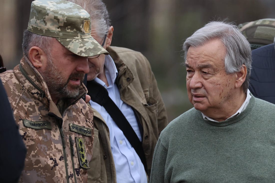 António Guterres in Borodjanka: Vor seinem Treffen mit Selenskyj in Kiew besuchte Guterres zerstörte Vororte der ukrainischen Hauptstadt. António Guterres in Borodjanka: Vor seinem Treffen mit Selenskyj in Kiew besuchte Guterres zerstörte Vororte der ukrainischen Hauptstadt.