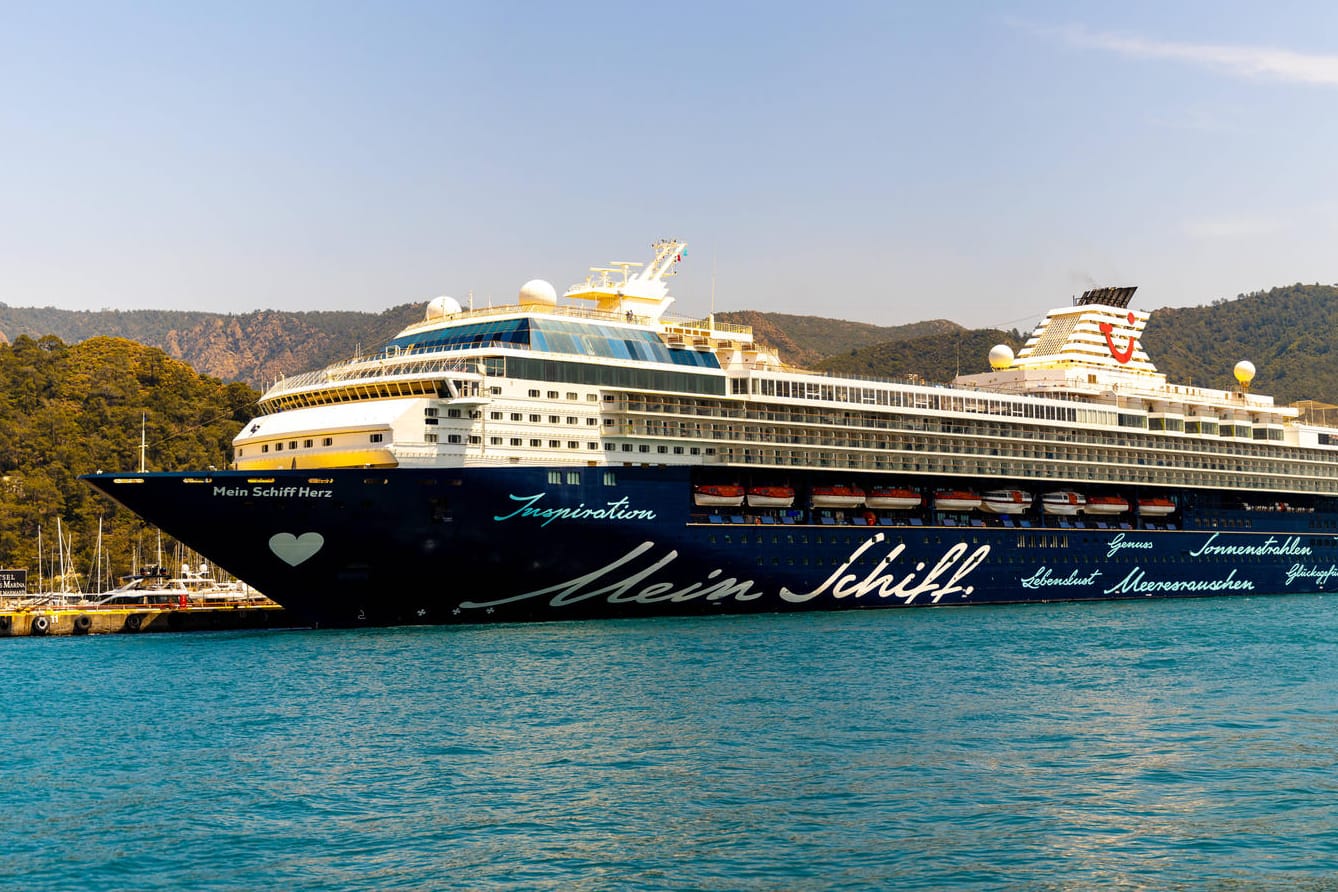 Karibik oder Kanaren? Buchen Sie jetzt Ihre 14-tägige Traumreise auf der Mein Schiff ab nur 899 Euro pro Person in der Außenkabine. Karibik oder Kanaren? Buchen Sie jetzt Ihre 14-tägige Traumreise auf der Mein Schiff ab nur 899 Euro pro Person in der Außenkabine.
