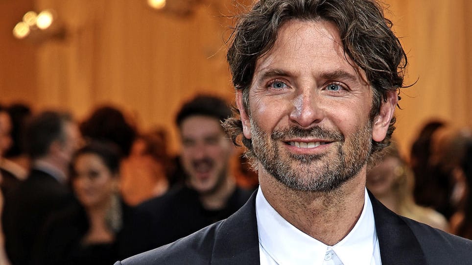 Bradley Cooper: Der Schauspieler soll frisch verliebt sein. Bradley Cooper: Der Schauspieler soll frisch verliebt sein.