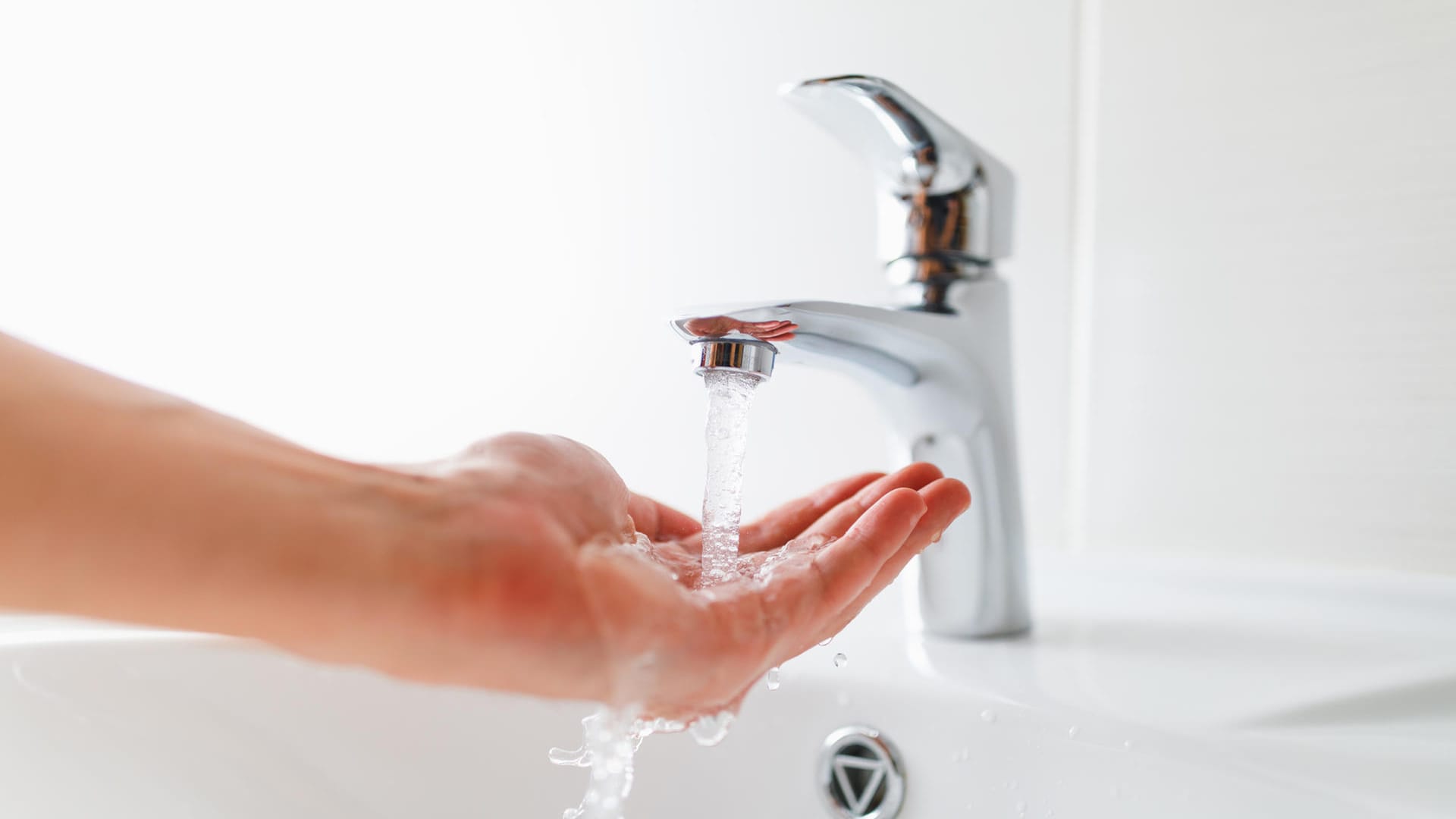 Leitungswasser: Es gibt eine Mindesttemperatur für Warmwasser. Leitungswasser: Es gibt eine Mindesttemperatur für Warmwasser.