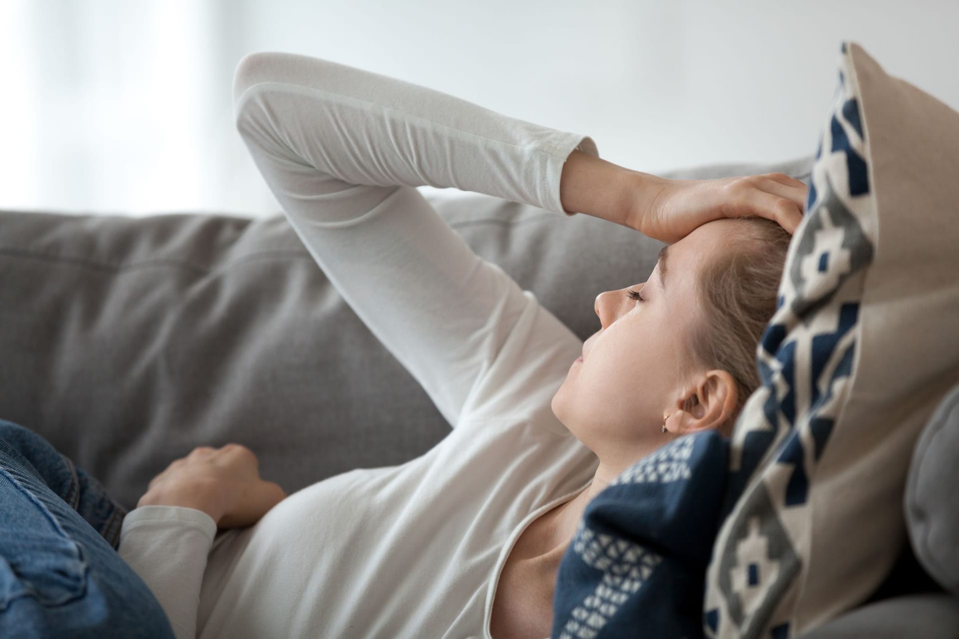 Müdigkeit, Erschöpfung und Konzentrationsschwierigkeit können darauf hinweisen, dass dem Körper Vitamin-B12 fehlt. Müdigkeit, Erschöpfung und Konzentrationsschwierigkeit können darauf hinweisen, dass dem Körper Vitamin-B12 fehlt.