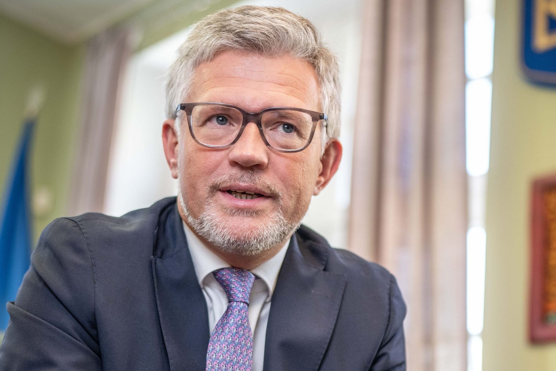 Andrij Melnyk war ukrainischer Botschafter in Deutschland. Am 14. Oktober 2022 verließ er die Bundesrepublik. Andrij Melnyk war ukrainischer Botschafter in Deutschland. Am 14. Oktober 2022 verließ er die Bundesrepublik.