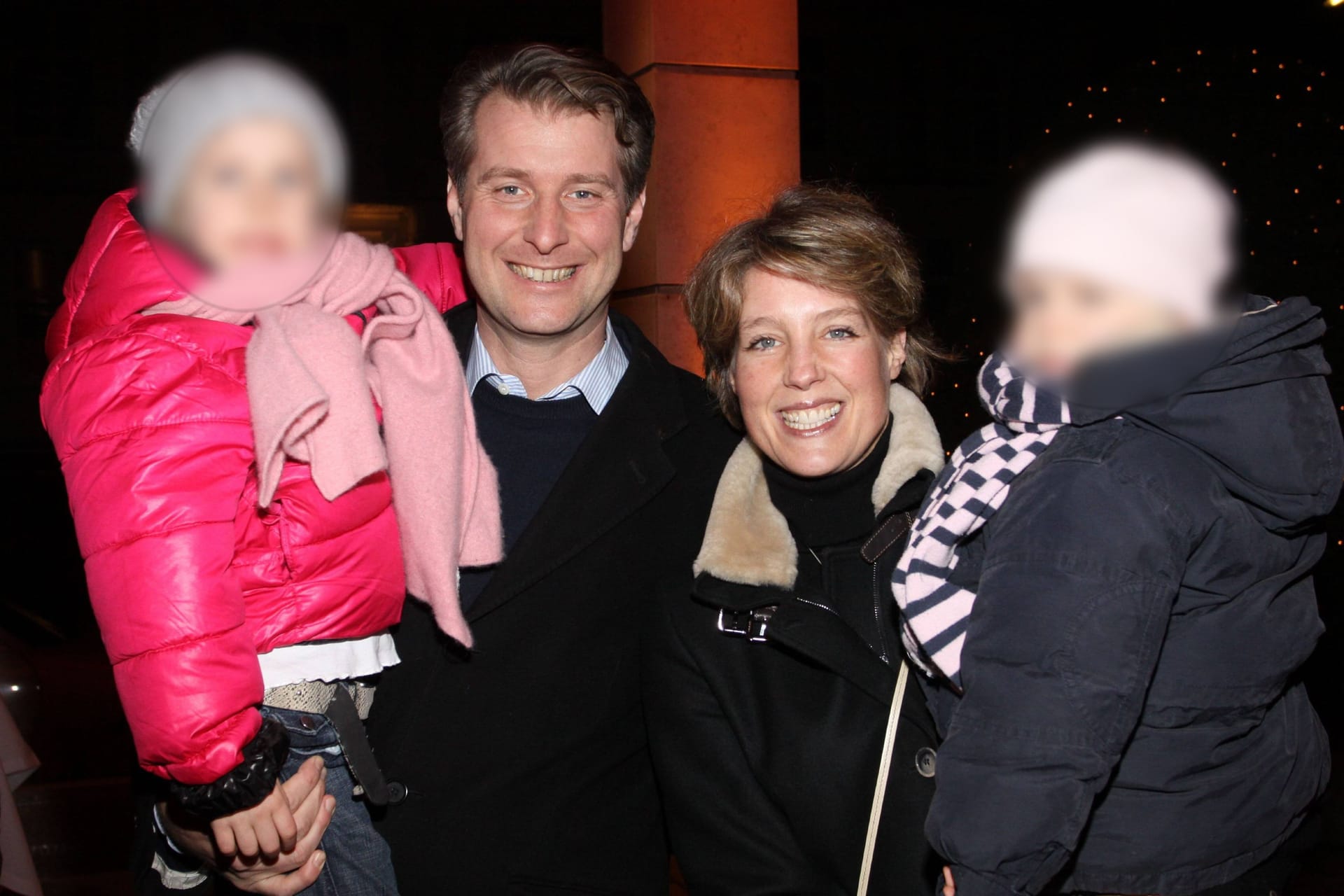 Christina Block mit Ex-Mann Stephan Hensel und den Töchtern Greta und Johanna (Archivbild): Johanna lebt derzeit bei ihrem Vater, Greta bei ihrer Mutter in Hamburg. Christina Block mit Ex-Mann Stephan Hensel und den Töchtern Greta und Johanna (Archivbild): Johanna lebt derzeit bei ihrem Vater, Greta bei ihrer Mutter in Hamburg.