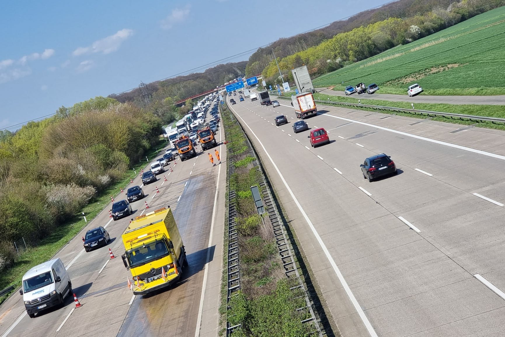 Hochspannungskabel stürzt auf Autobahn 7 Hochspannungskabel stürzt auf Autobahn 7