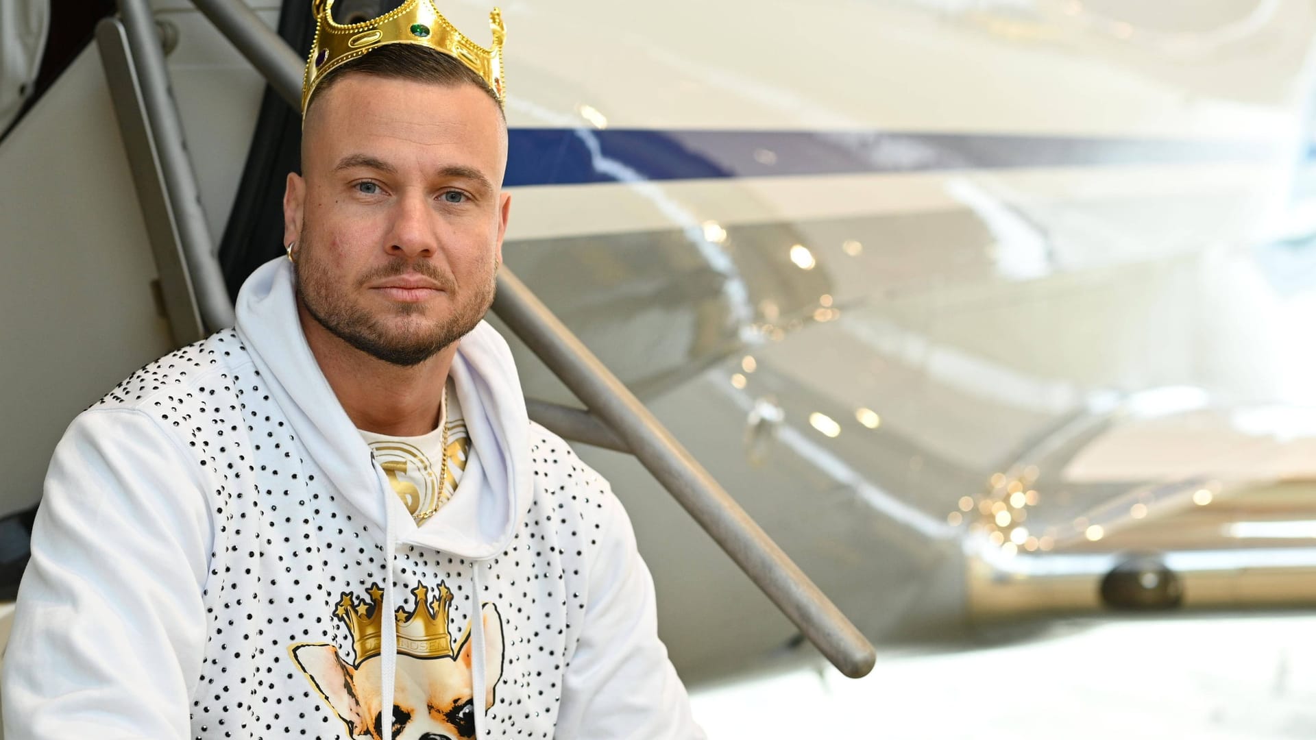 Eric Sindermann: Er ist als Modedesigner und Realityshow-Darsteller bekannt. Eric Sindermann: Er ist als Modedesigner und Realityshow-Darsteller bekannt.