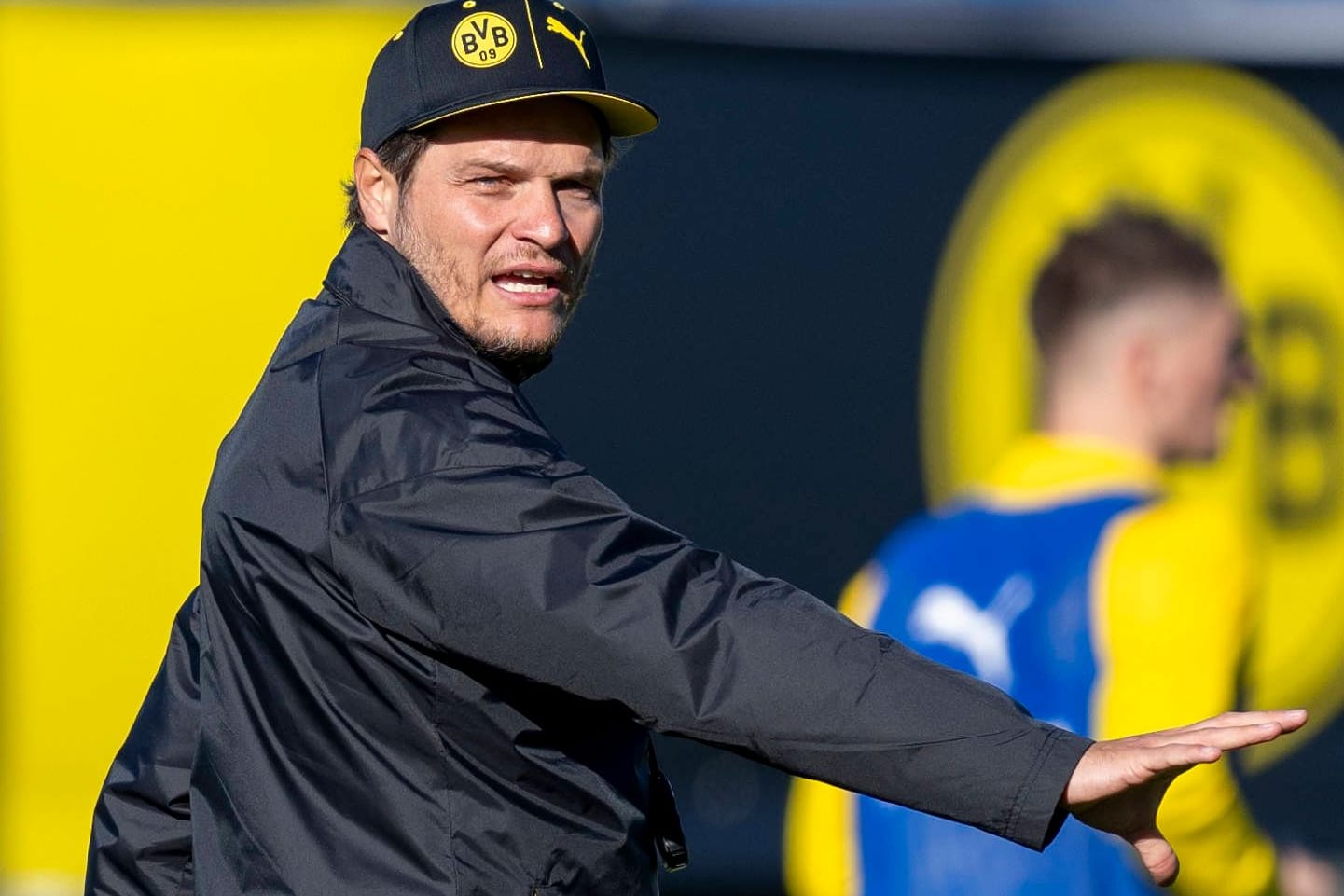 Edin Terzić: Er will mit dem BVB in der Rückrunde durchstarten. Edin Terzić: Er will mit dem BVB in der Rückrunde durchstarten.