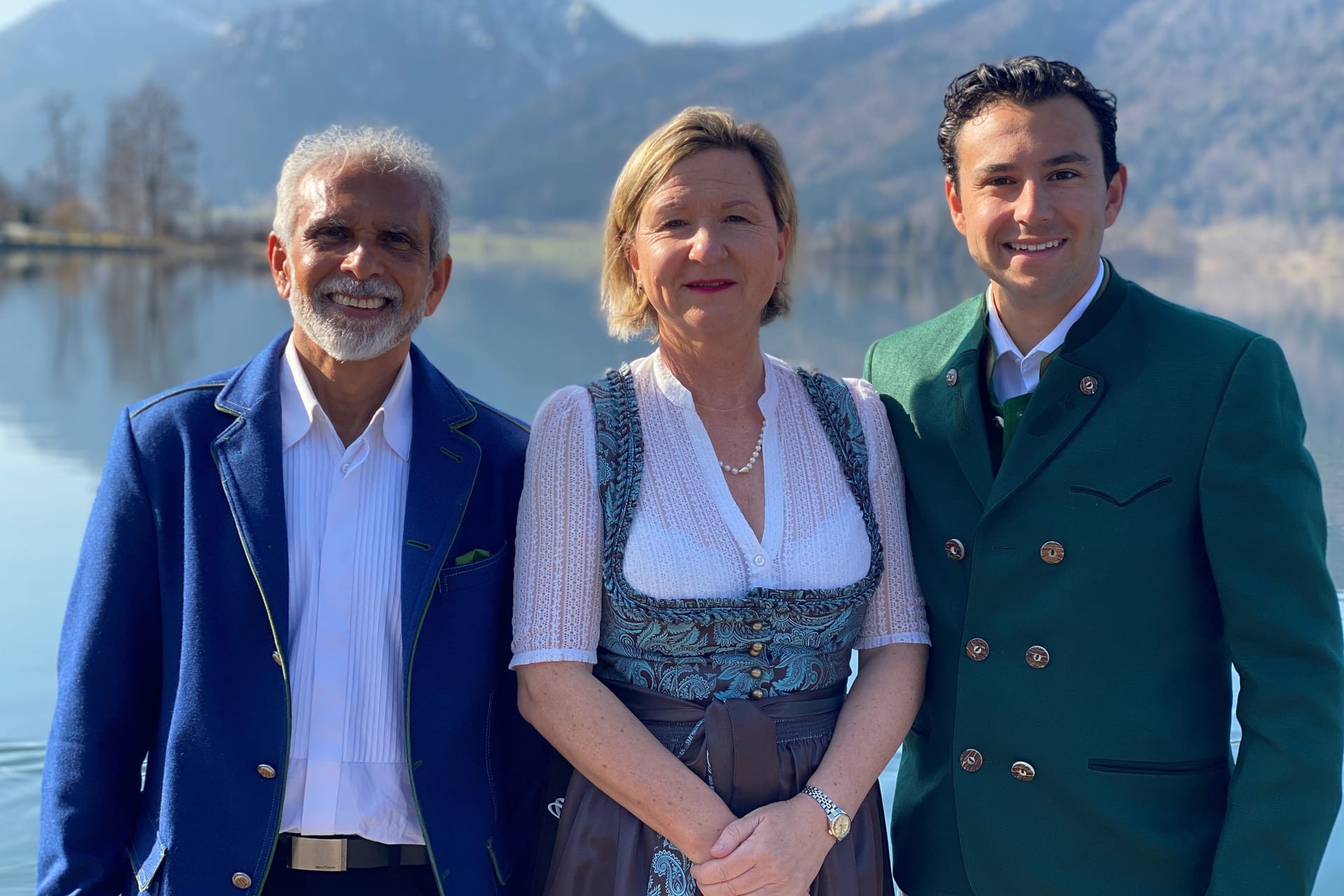 Große Pläne für den Schliersee, am Ende zu groß? Hotelier Walter de Alwis mit Ehefrau und Mitinhaberin Ute de Alwis sowie Sohn Marcel de Alwis (von links). Große Pläne für den Schliersee, am Ende zu groß? Hotelier Walter de Alwis mit Ehefrau und Mitinhaberin Ute de Alwis sowie Sohn Marcel de Alwis (von links).