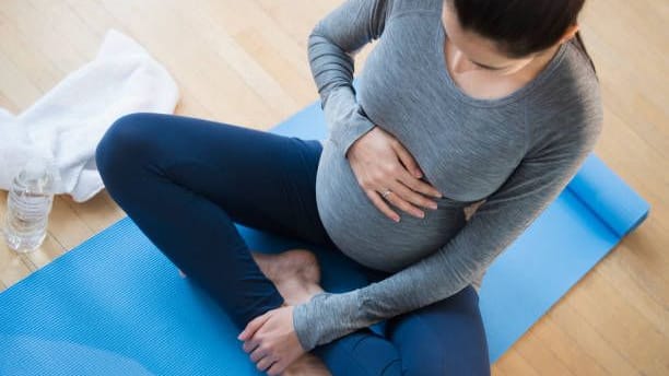 Fit halten trotz Schwangerschaft: Sport und Bewegung haben nachweislich einen positiven Einfluss auf die Mutter und ihr Ungeborenes. Fit halten trotz Schwangerschaft: Sport und Bewegung haben nachweislich einen positiven Einfluss auf die Mutter und ihr Ungeborenes.