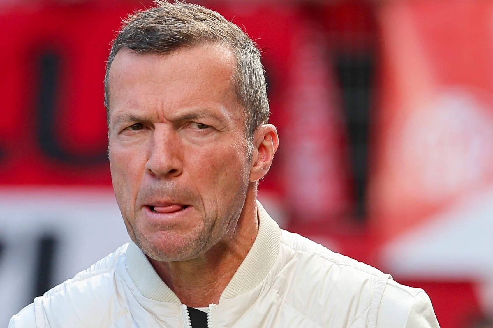 Lothar Matthäus: Er attackiert den FC Bayern für das Vorgehen bei der Trainersuche. Lothar Matthäus: Er attackiert den FC Bayern für das Vorgehen bei der Trainersuche.