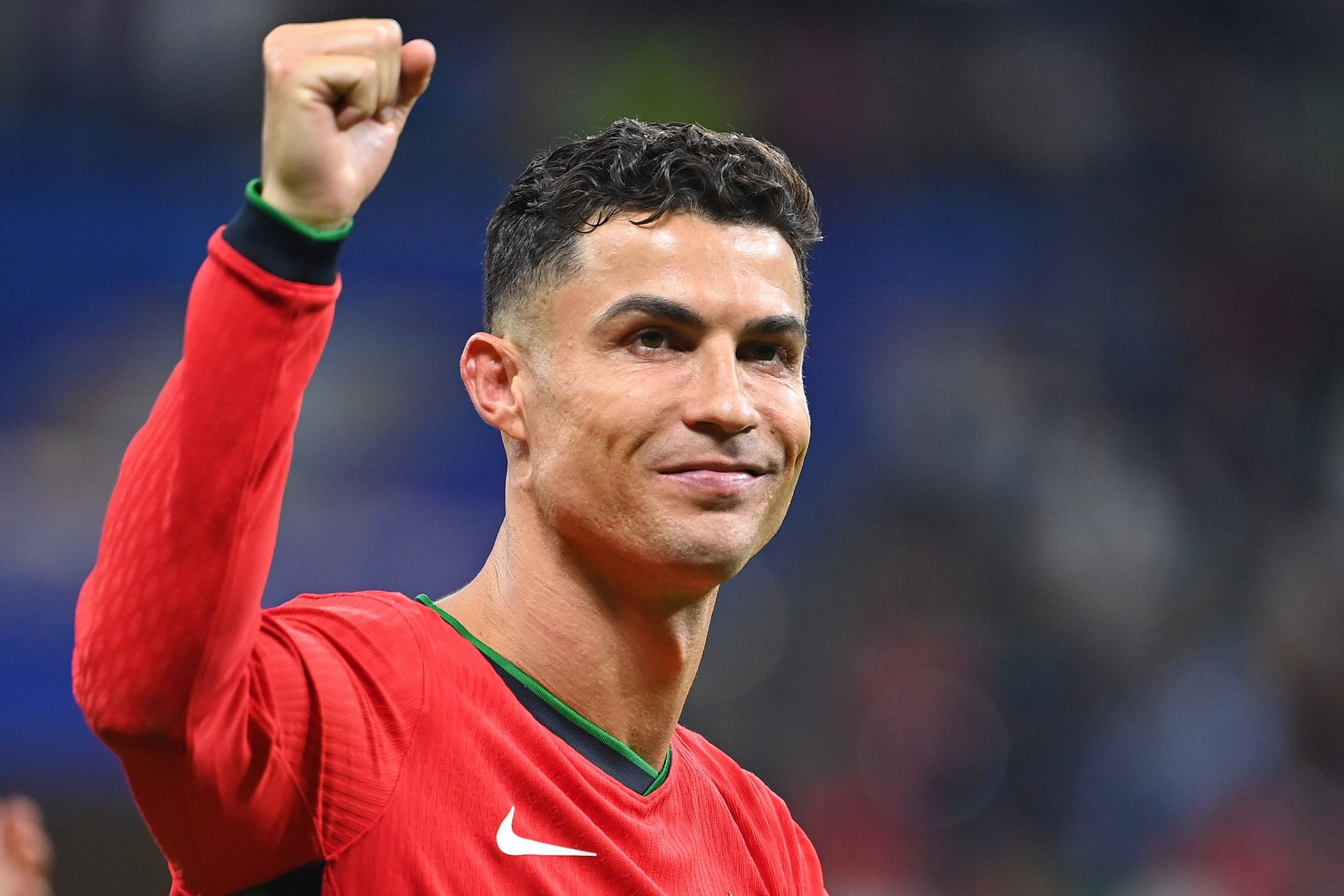 Cristiano Ronaldo: Der EM-Rekordhalter seines Landes stand mal wieder im Mittelpunkt. Cristiano Ronaldo: Der EM-Rekordhalter seines Landes stand mal wieder im Mittelpunkt.