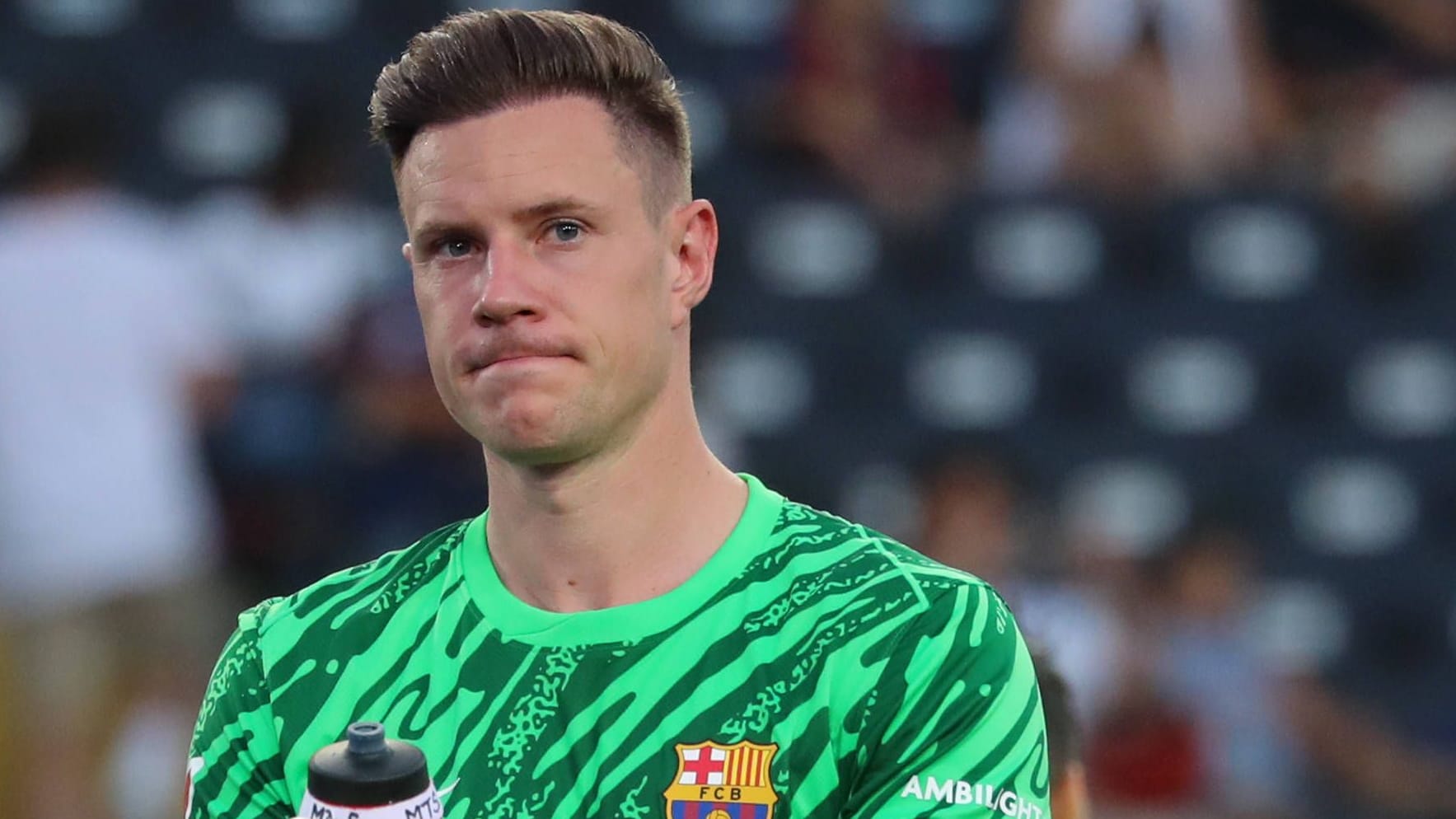 Marc-André ter Stegen: Er hat sich wohl schwer am Knie verletzt. Marc-André ter Stegen: Er hat sich wohl schwer am Knie verletzt.