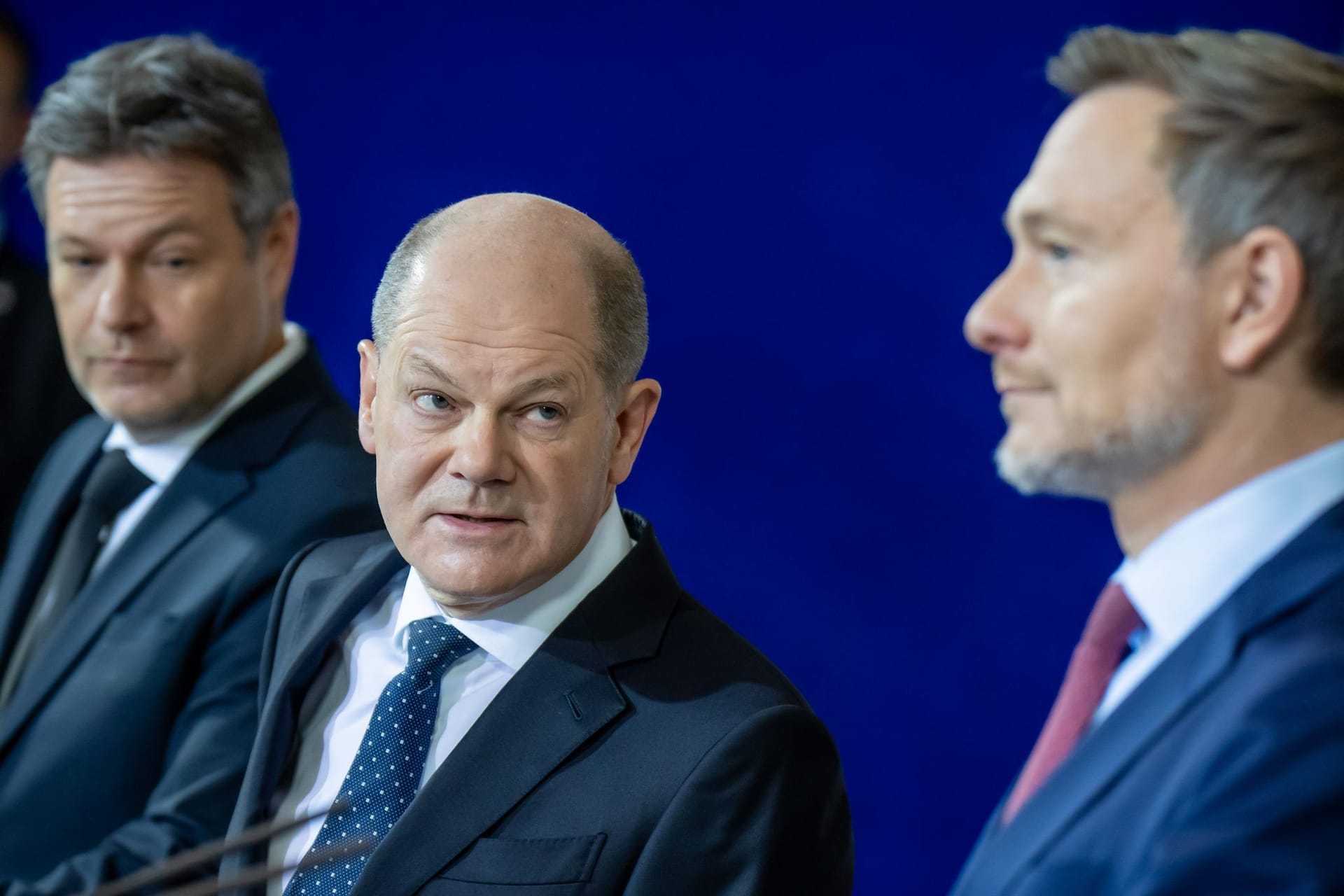 Kanzler Scholz mit Ministern Habeck und Lindner Kanzler Scholz mit Ministern Habeck und Lindner