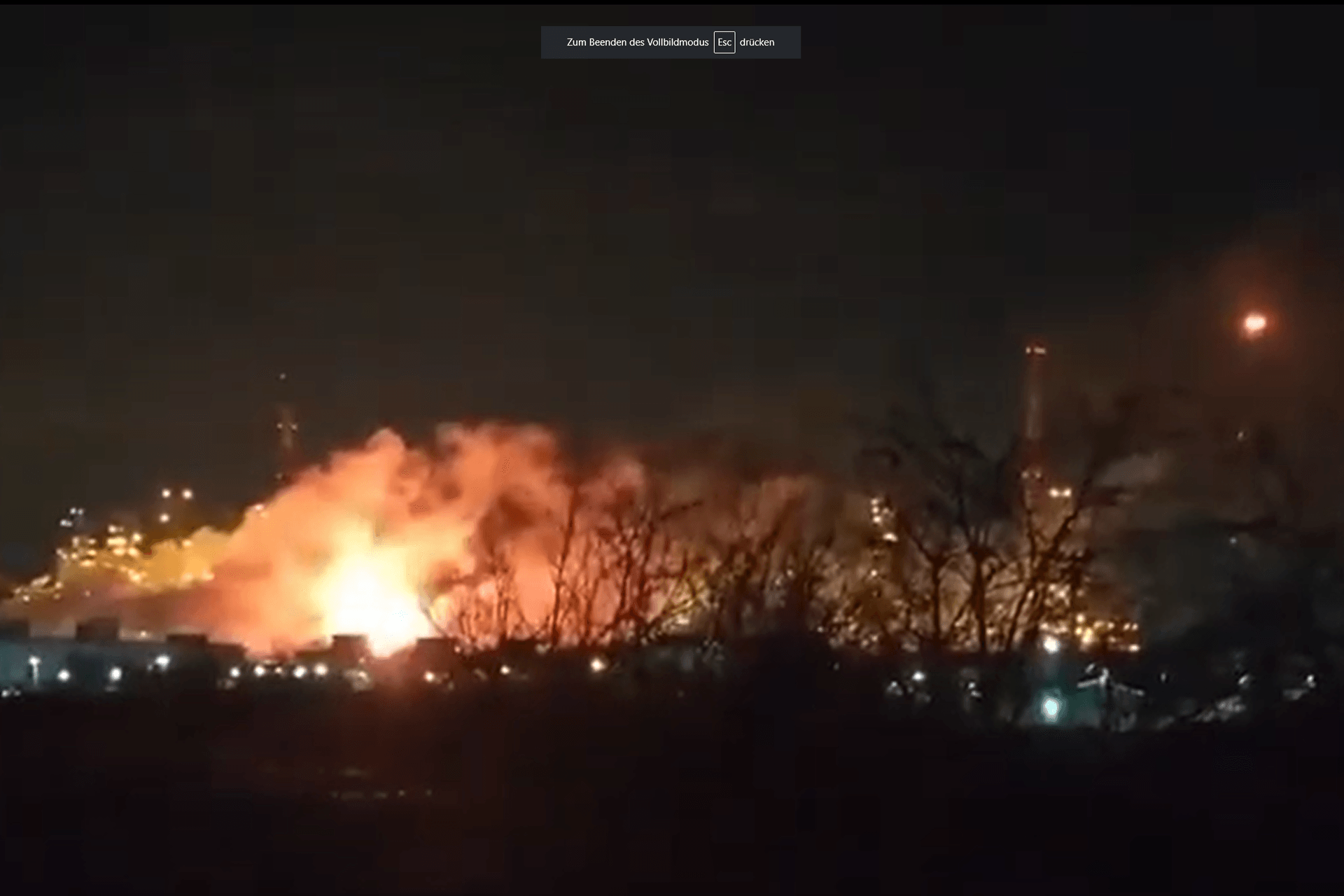 Brand auf dem russischen Luftwaffenstützpunkt Engels: Dieses Videostandbild soll das Feuer auf der Basis zeigen. Brand auf dem russischen Luftwaffenstützpunkt Engels: Dieses Videostandbild soll das Feuer auf der Basis zeigen.