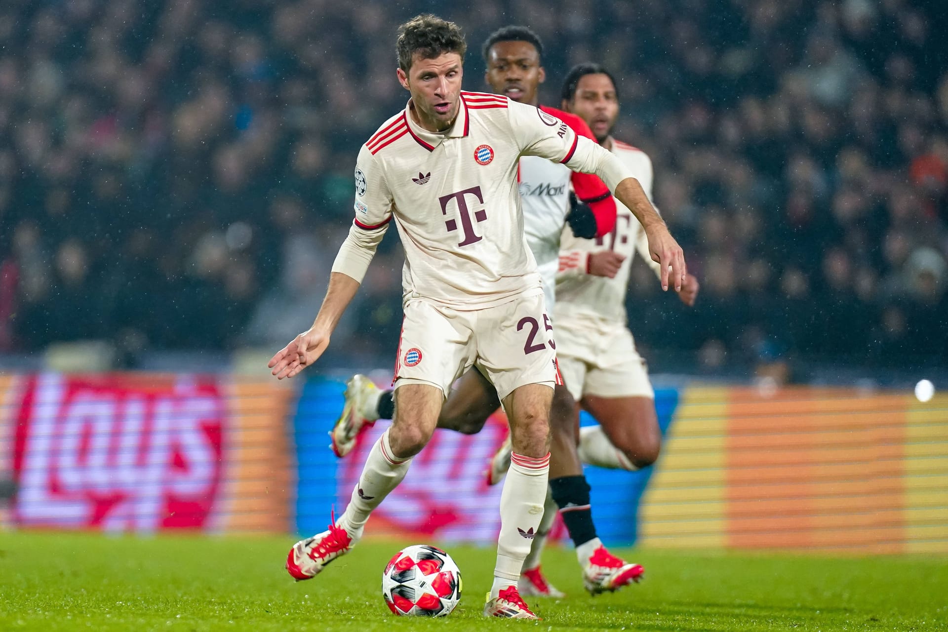 Thomas Müller (ab 83.): Kam zu spät für eine Bewertung. Keine Note. Thomas Müller (ab 83.): Kam zu spät für eine Bewertung. Keine Note.