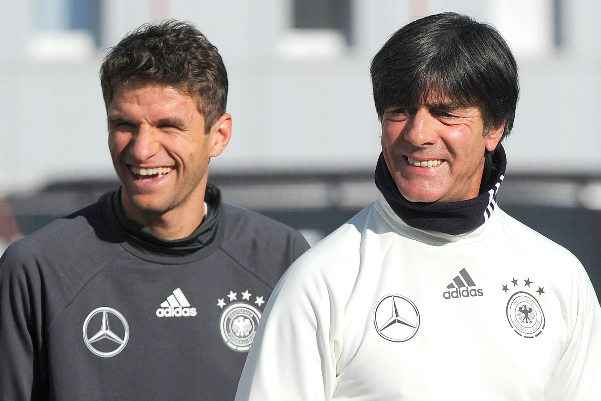 Thomas Müller (l.) und Jogi Löw: Letzterer trainierte die deutsche Nationalmannschaft von 2006 bis 2021. Thomas Müller (l.) und Jogi Löw: Letzterer trainierte die deutsche Nationalmannschaft von 2006 bis 2021.