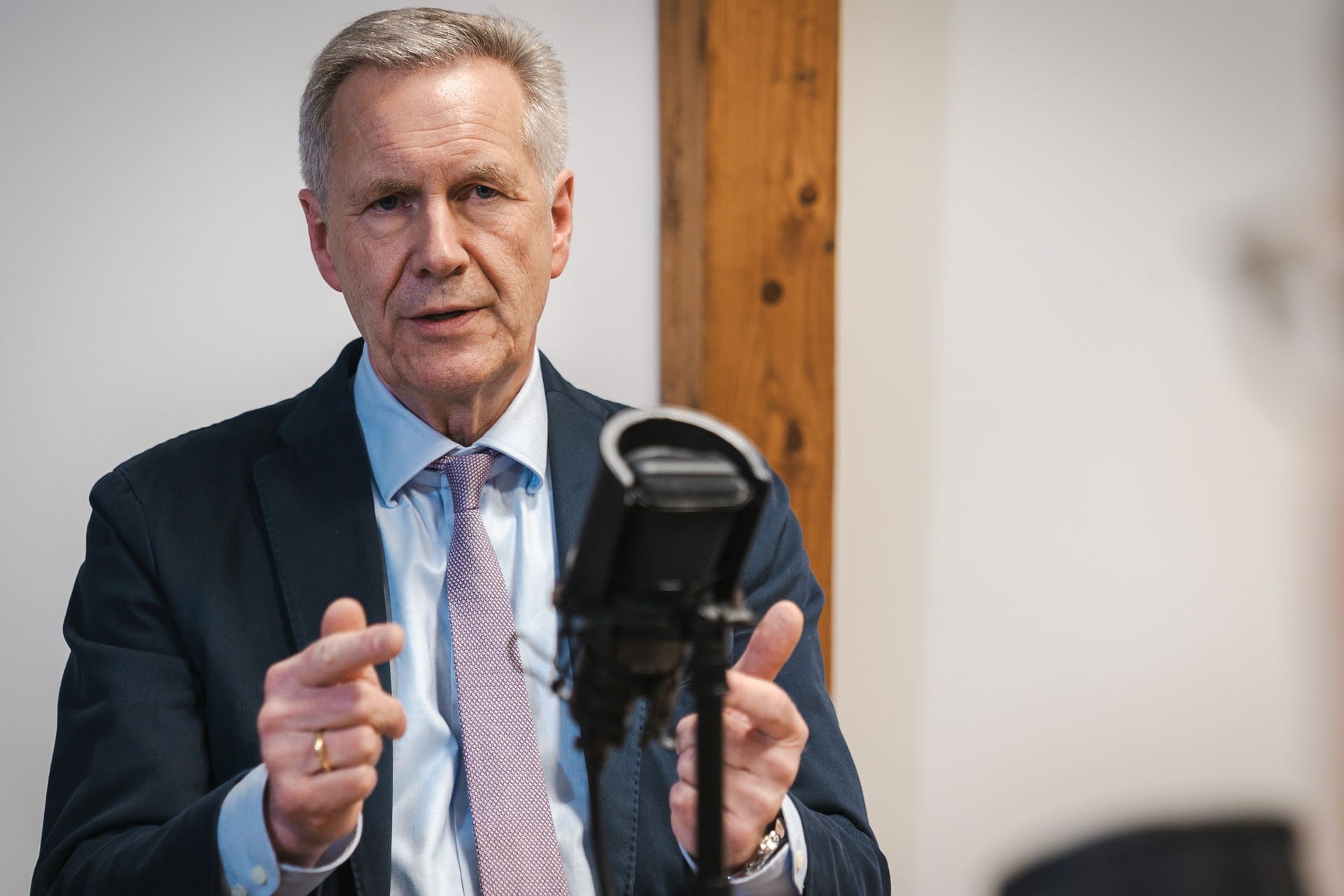 "Wir brauchen eine gemeinsame große Kraftanstrengung", sagt Christian Wulff. "Wir brauchen eine gemeinsame große Kraftanstrengung", sagt Christian Wulff.