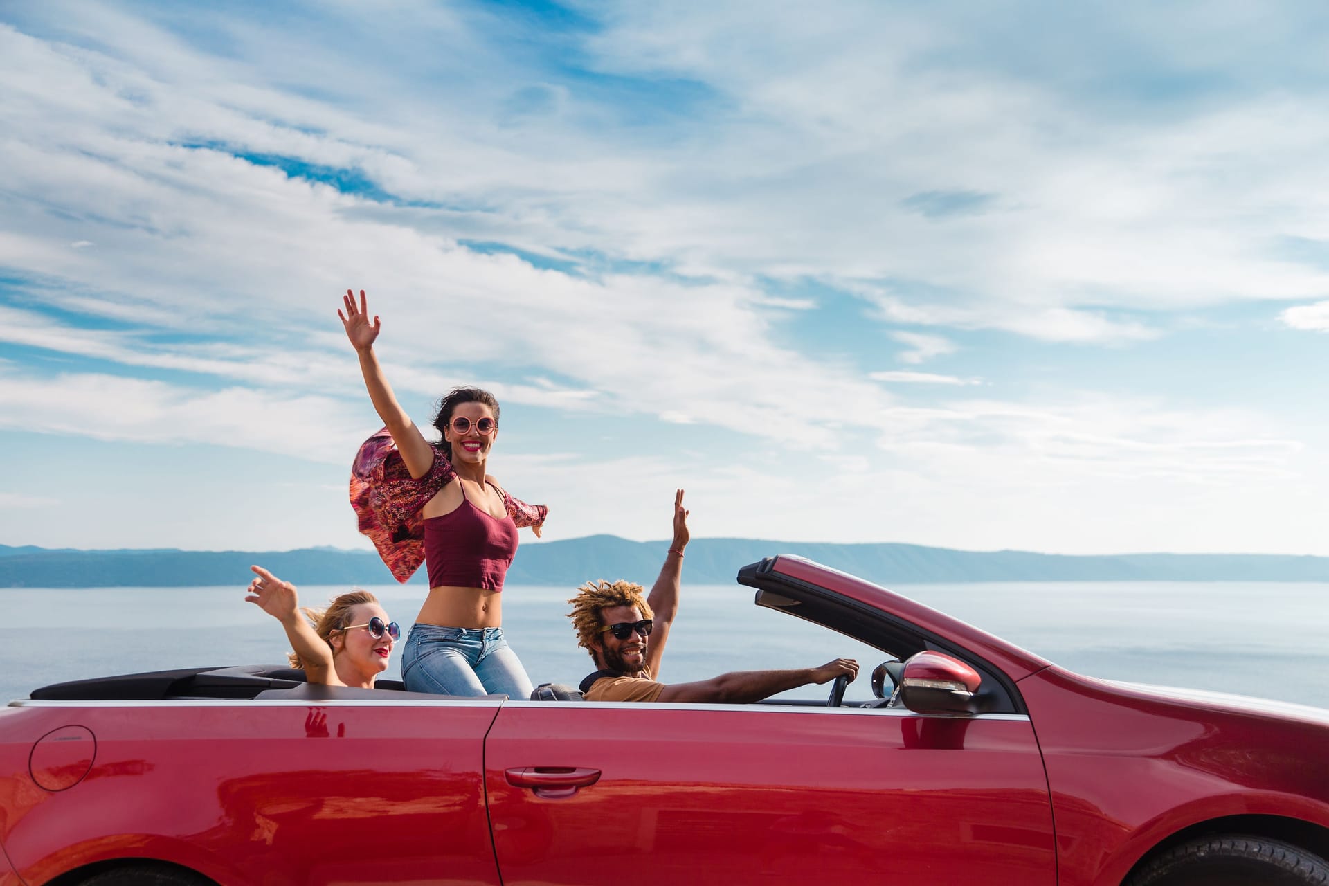 Wind in den Haaren und Sonne auf der Haut: Das Cabrio fühlt sich für viele nach Freiheit an.