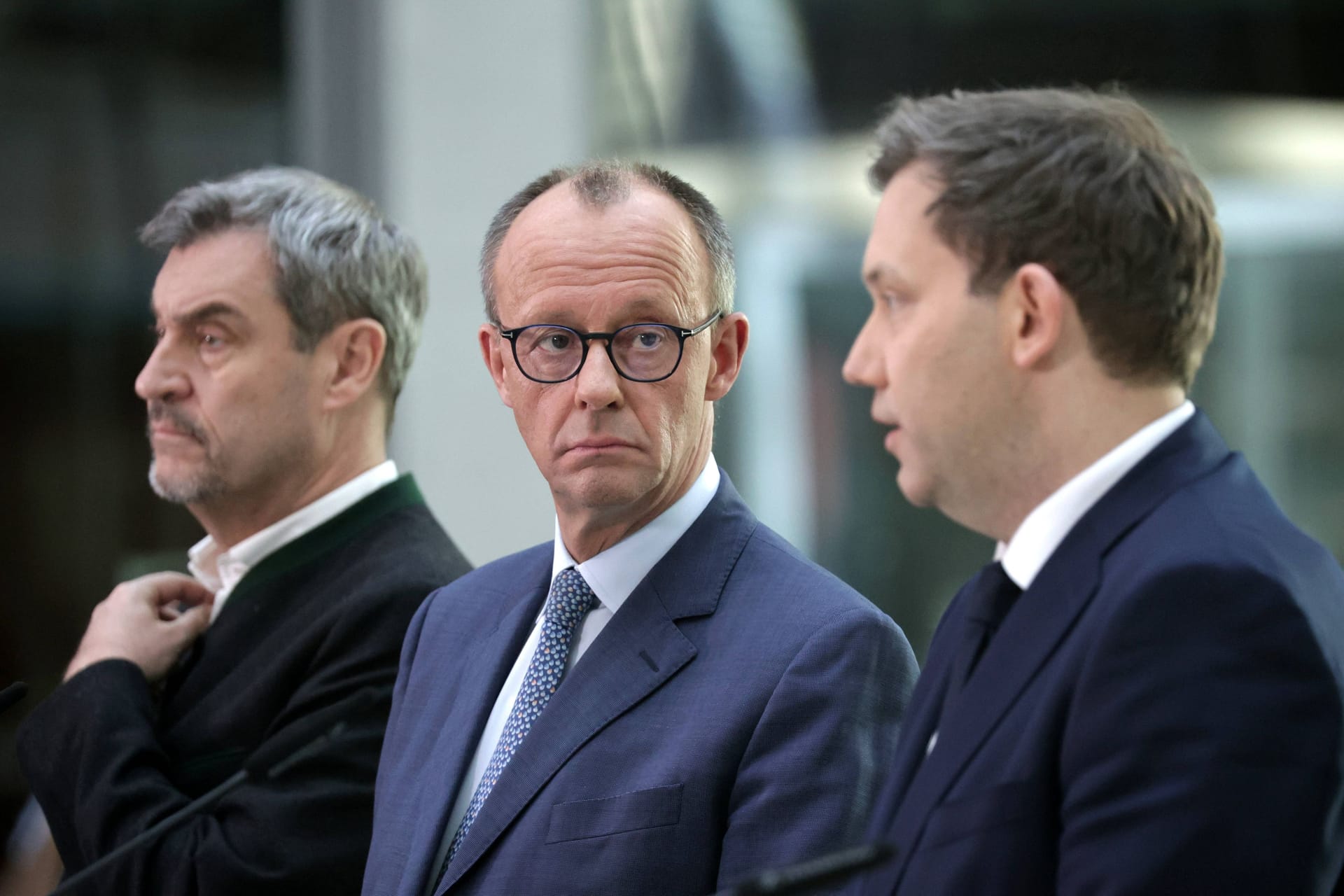 Markus Söder (CSU), Friedrich Merz (CDU), Lars Klingbeil (SPD): Ein stabiles Rentenniveau ist das Ziel von Union und SPD – doch den Weg dorthin stellen sich die potenziellen Koalitionspartner anders vor. Markus Söder (CSU), Friedrich Merz (CDU), Lars Klingbeil (SPD): Ein stabiles Rentenniveau ist das Ziel von Union und SPD – doch den Weg dorthin stellen sich die potenziellen Koalitionspartner anders vor.