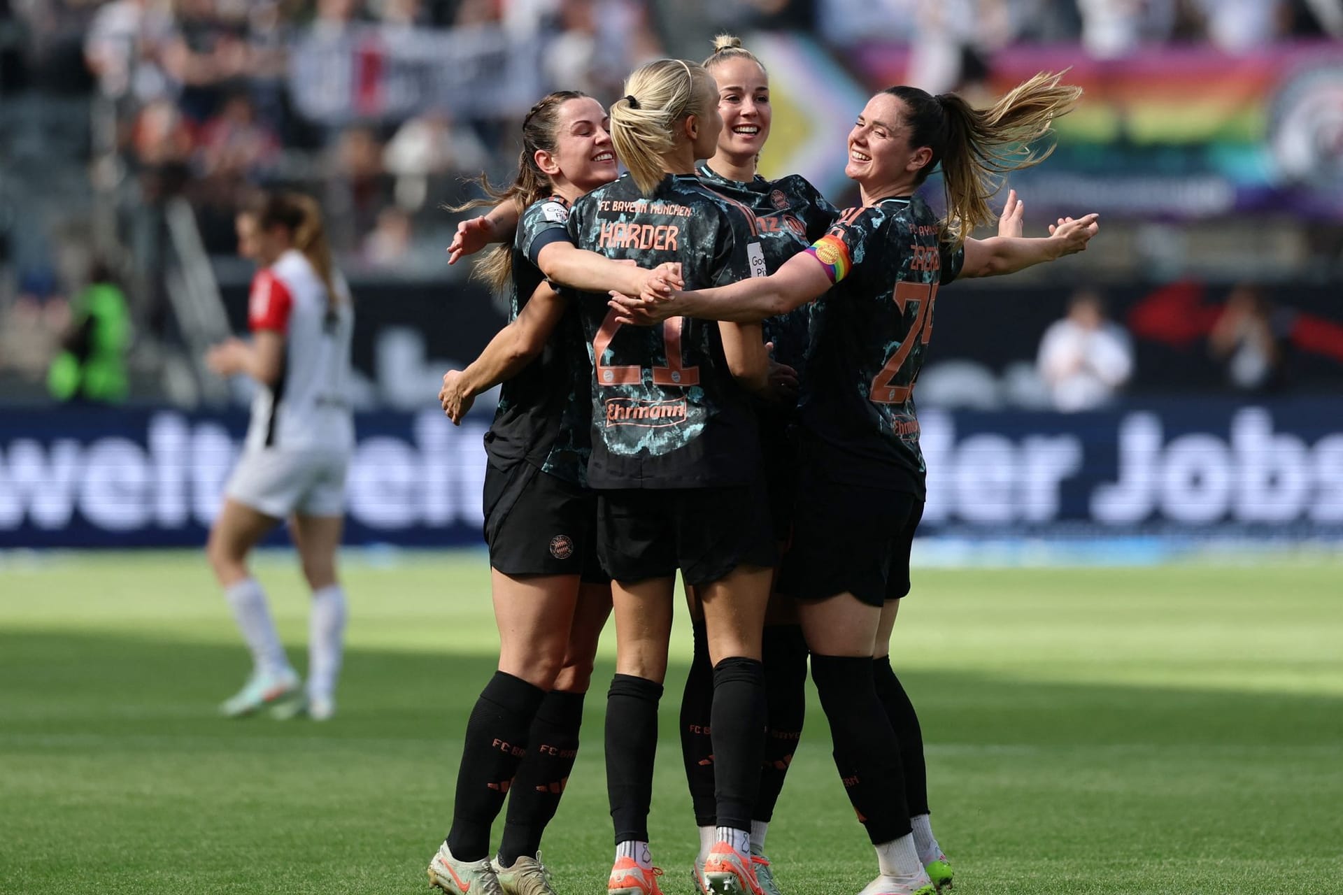 SOCCER-BUNDESLIGA-FRA-FCB/REPORT SOCCER-BUNDESLIGA-FRA-FCB/REPORT