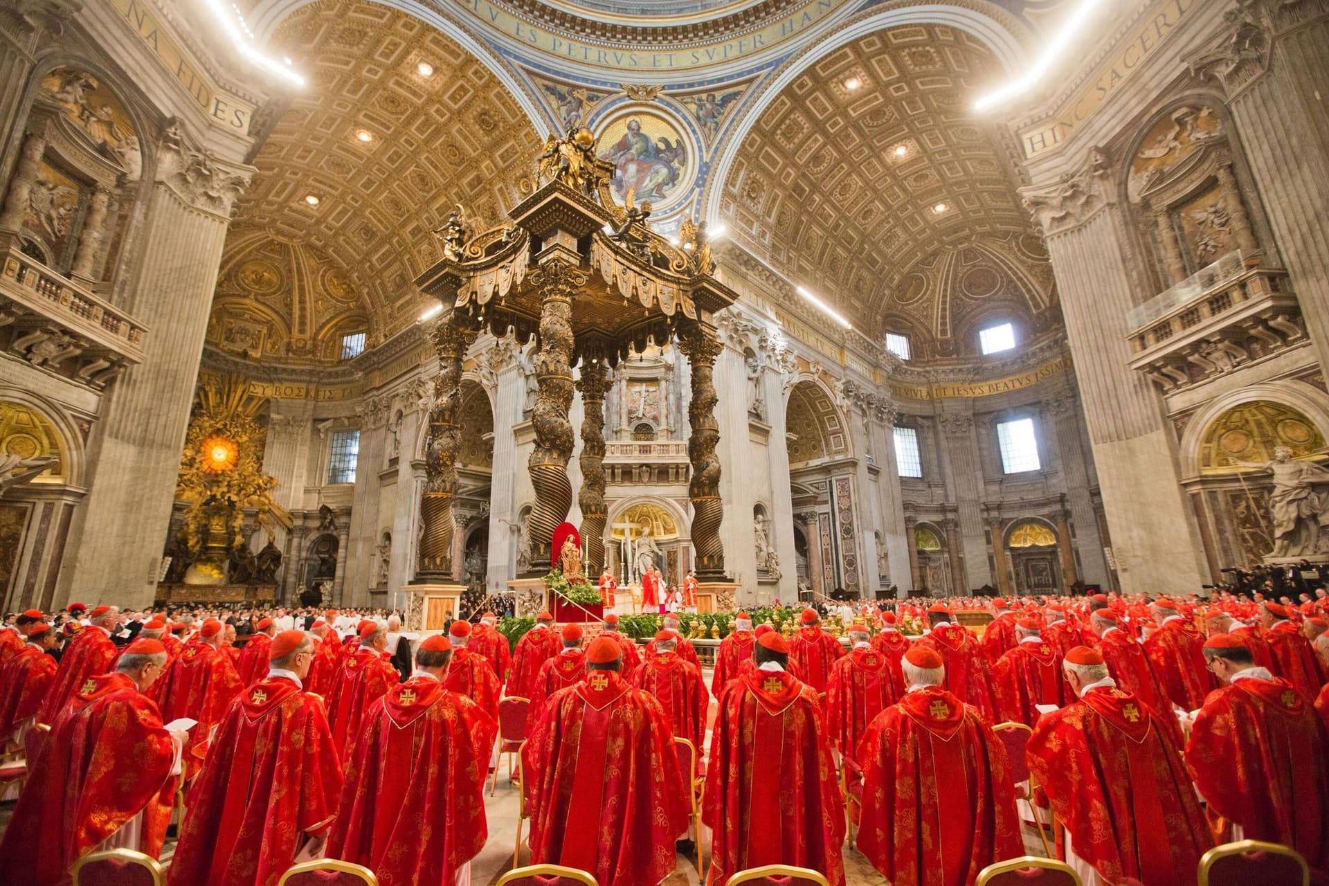 Kardinäle im Petersdom im Vatikan (Archivbild): Wie schnell sich die Würdenträger auf einen neuen Pontifex einigen werden, ist unklar.