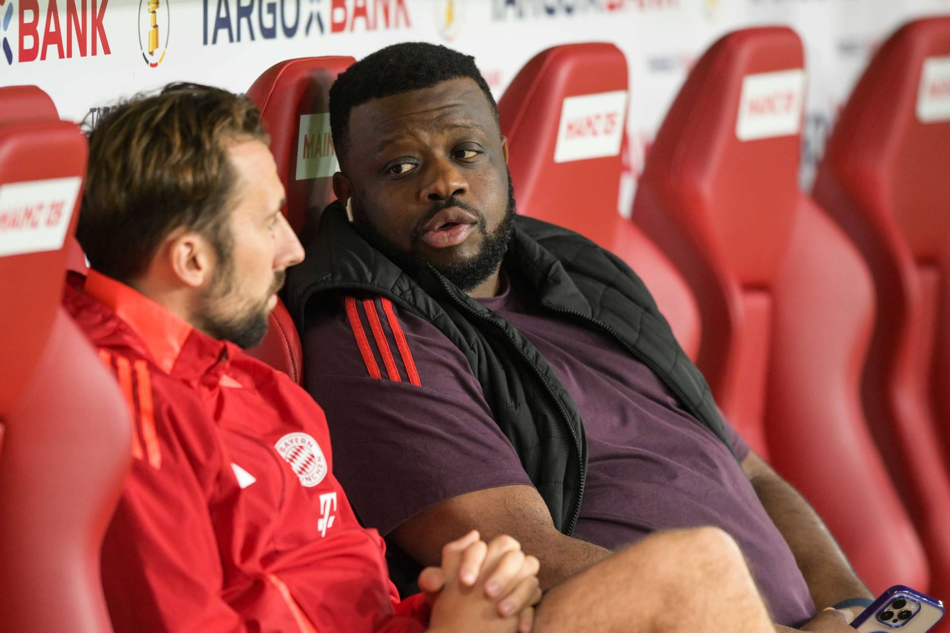 Rodyse Munienge (r.) neben Bram Geers: Beide arbeiten beim FC Bayern.