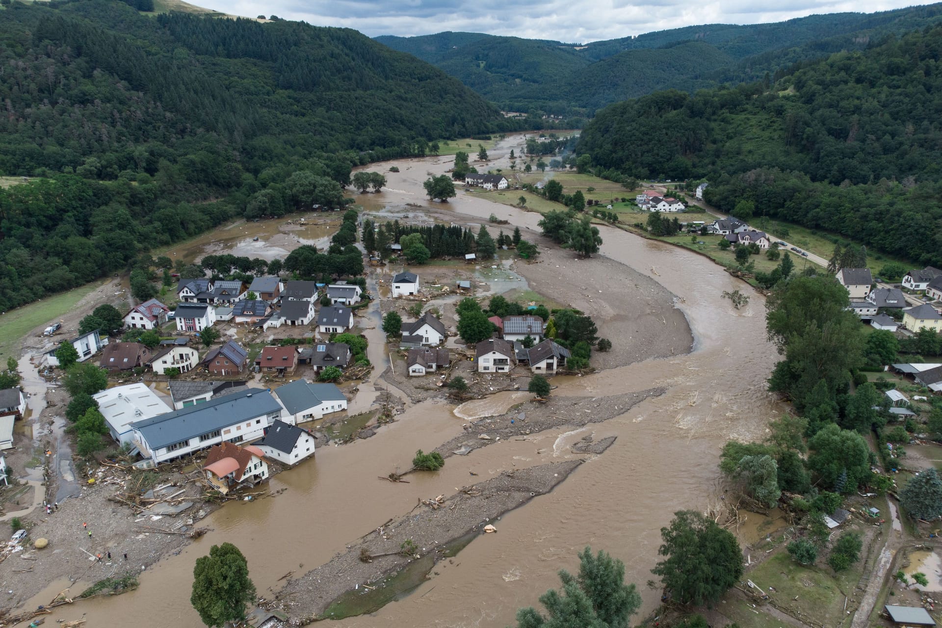 Flutkatastrophe im Ahrtal 2021: Extremwetterereignisse werden infolge des Klimawandels zunehmend zur Bedrohung. Flutkatastrophe im Ahrtal 2021: Extremwetterereignisse werden infolge des Klimawandels zunehmend zur Bedrohung.