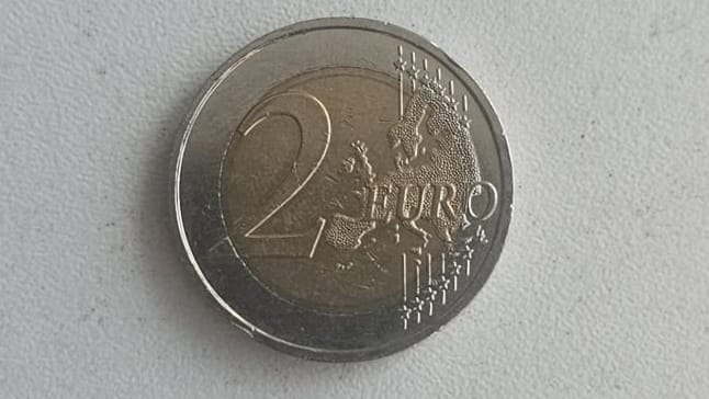 Die Vorderseite der angebotenen 2-Euro-Münze.