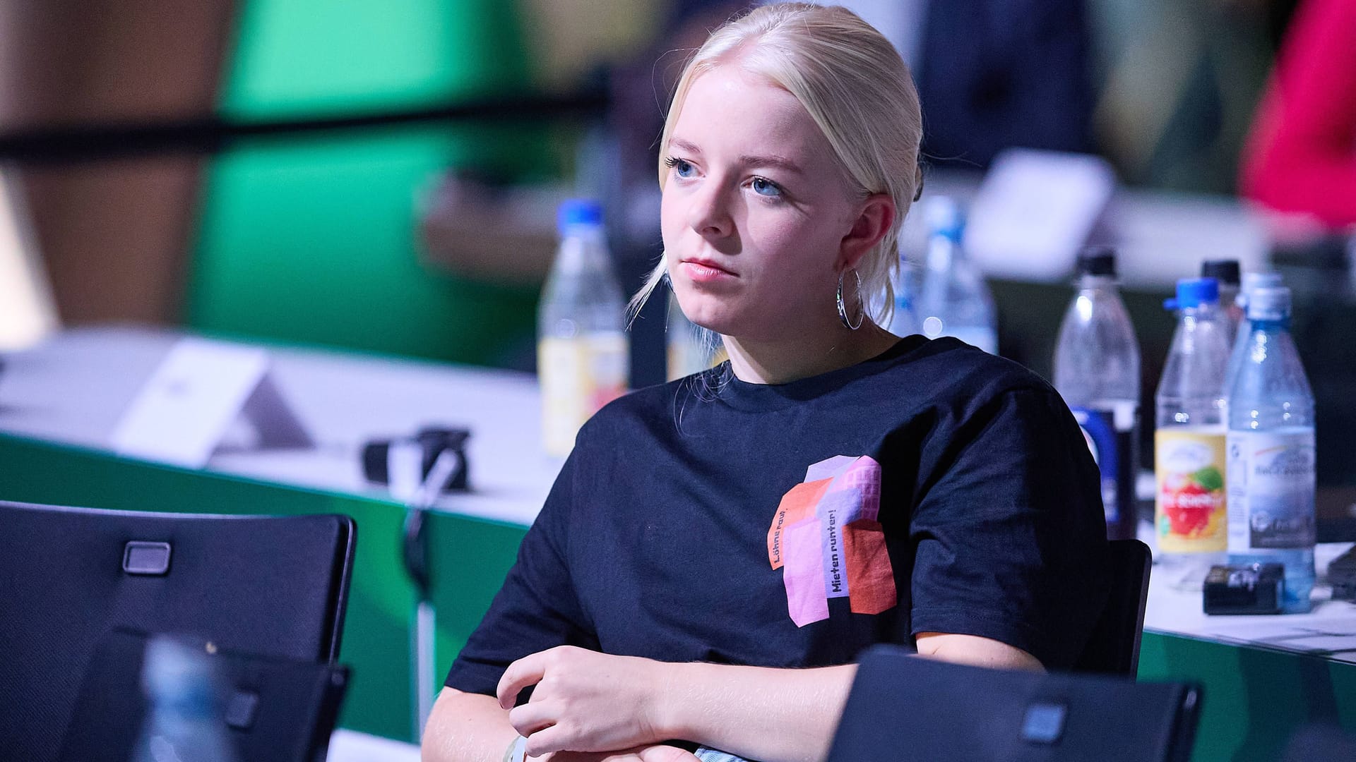 Grünen-Politikerin Jette Nietzard bei der Bundesdelegiertenkonferenz ihrer Partei (Archivfoto): In der Partei ist ein Streit um einen ihrer Pullover entbrannt.