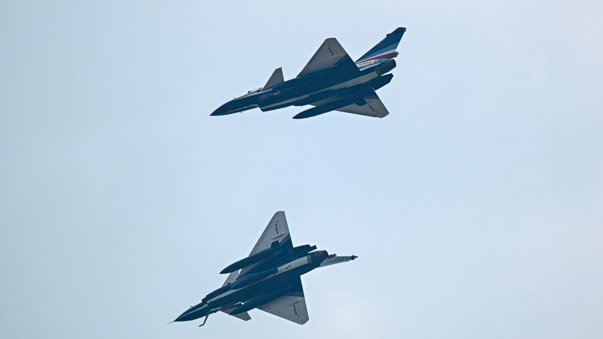 Jets des chinesischen Modells J-10C: Sie scheinen europäischen Jets klar überlegen zu sein. Jets des chinesischen Modells J-10C: Sie scheinen europäischen Jets klar überlegen zu sein.