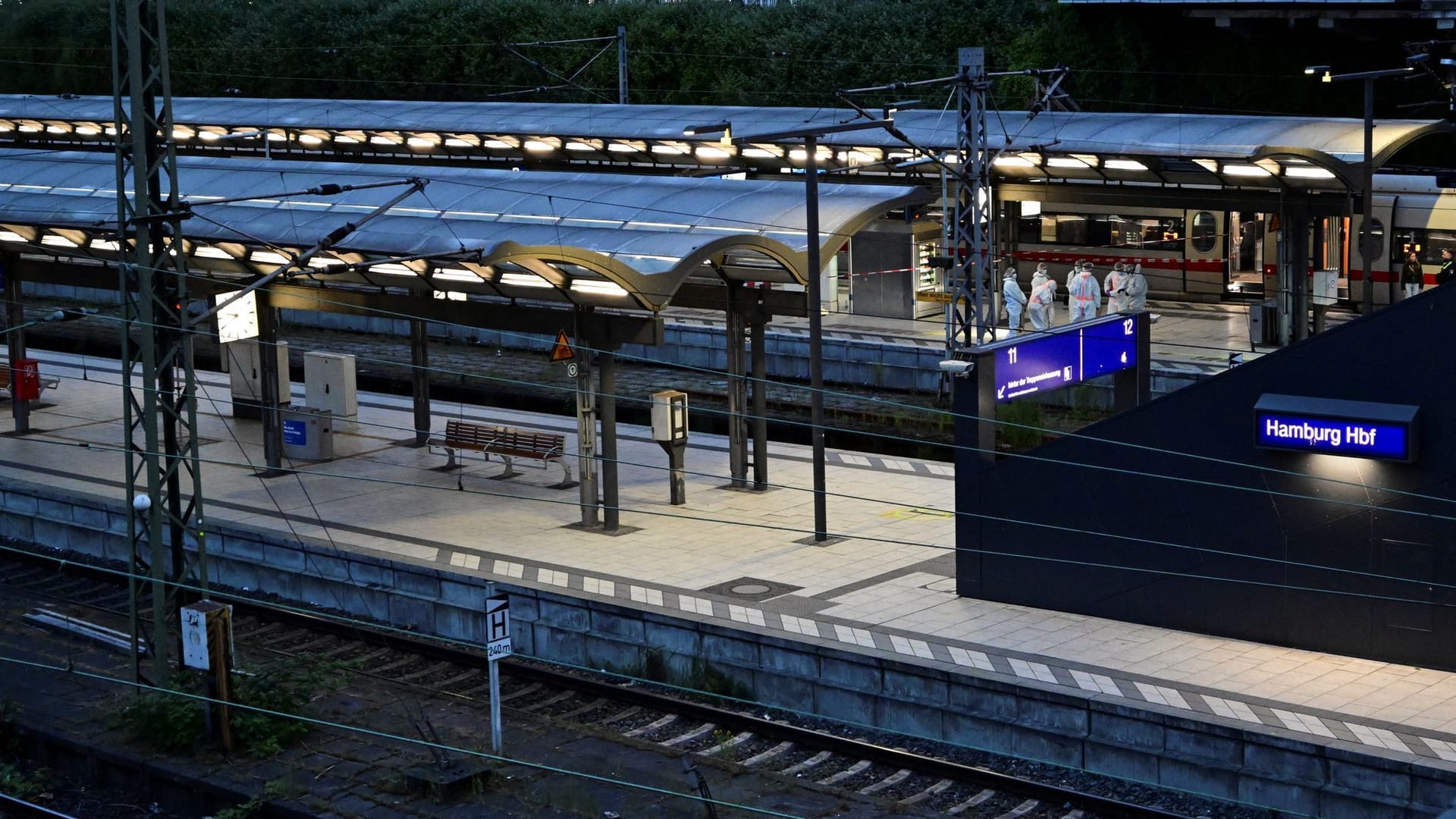 Hamburg Hauptbahnhof: Der Zugverkehr ist wieder im Normalbetrieb angekommen. Hamburg Hauptbahnhof: Der Zugverkehr ist wieder im Normalbetrieb angekommen.