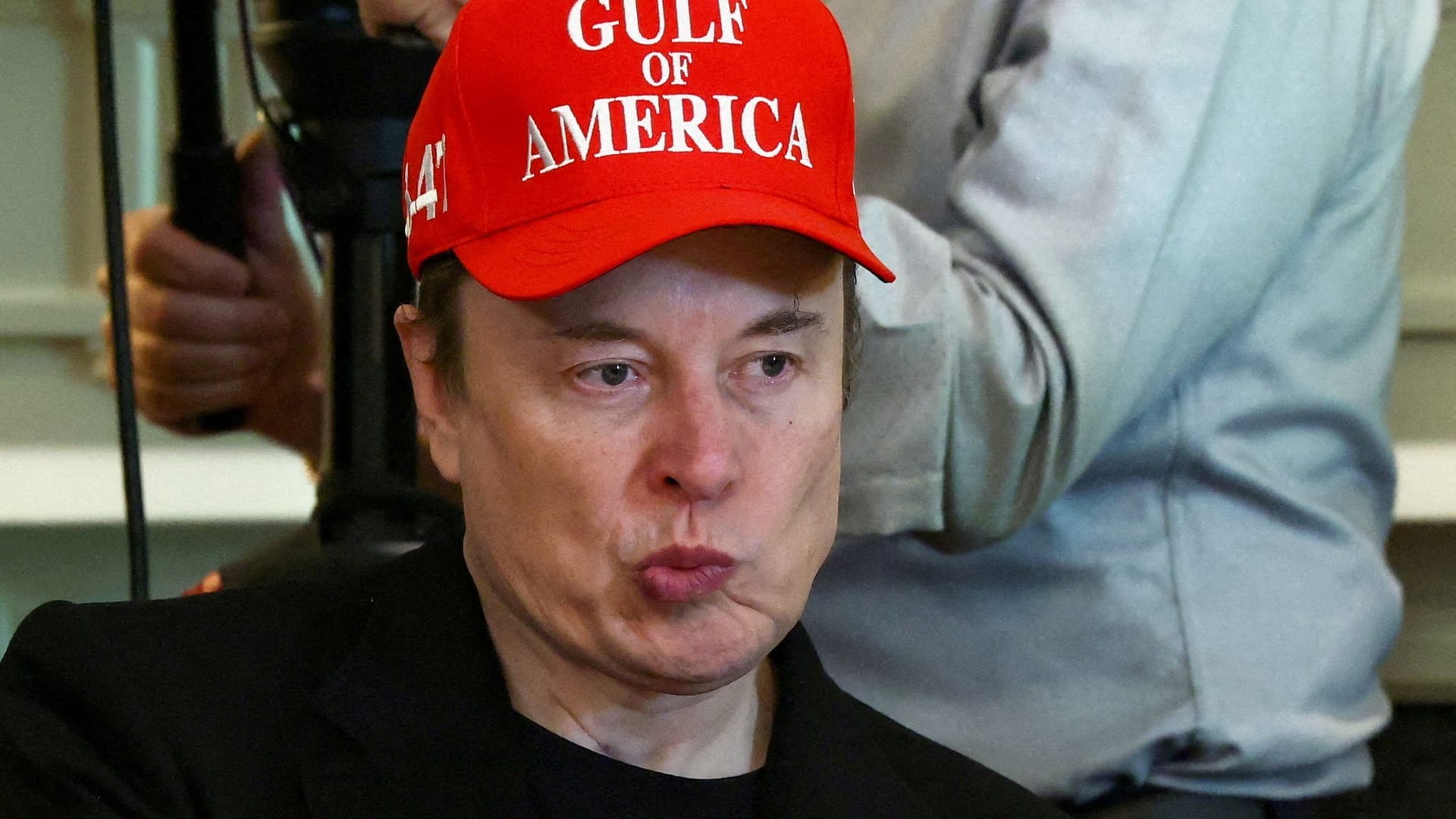 Elon Musk im Weißen Haus: Senatoren befürchten, dass sich der Trump-Vertraute bereichert. Elon Musk im Weißen Haus: Senatoren befürchten, dass sich der Trump-Vertraute bereichert.