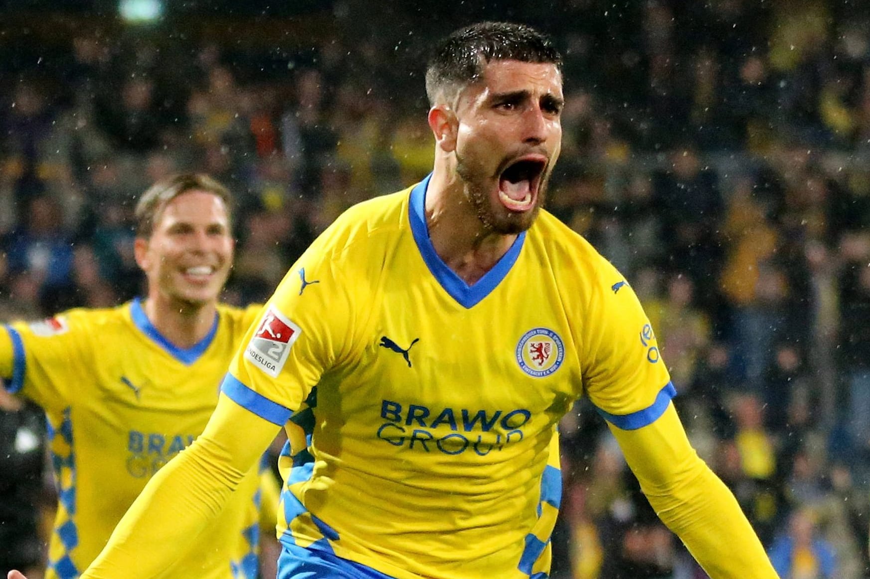 Braunschweigs Fabio Di Michele Sanchez beim Torjubel am Dienstagabend im Eintracht-Stadion: Die Niedersachsen bleiben in Liga 2.