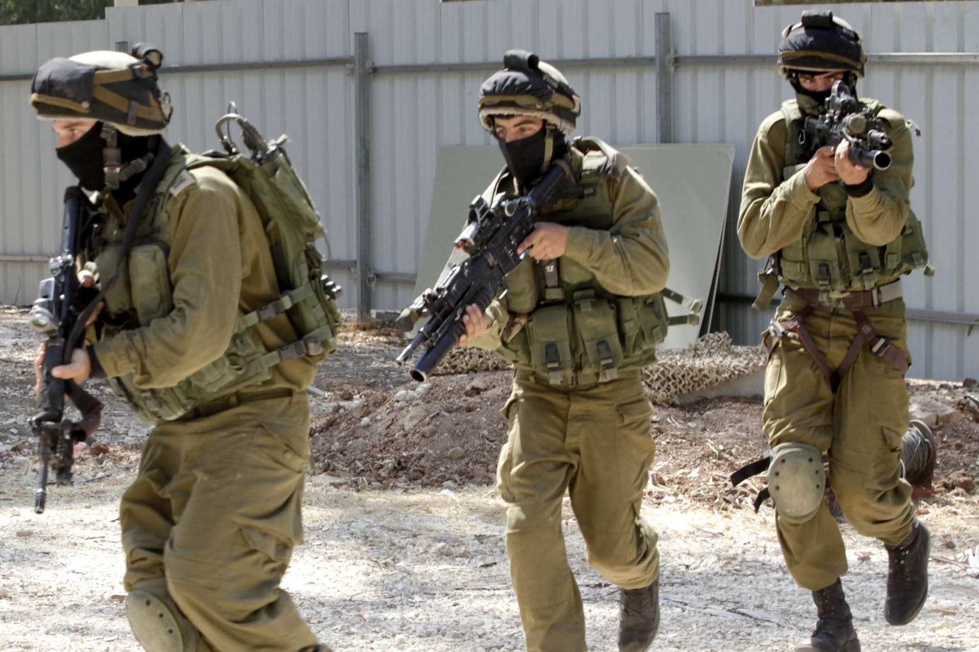 Israelische Soldaten im Einsatz (Archivbild): Im Iran sollen offenbar auch israelische Bodentruppen eingesetzt werden.