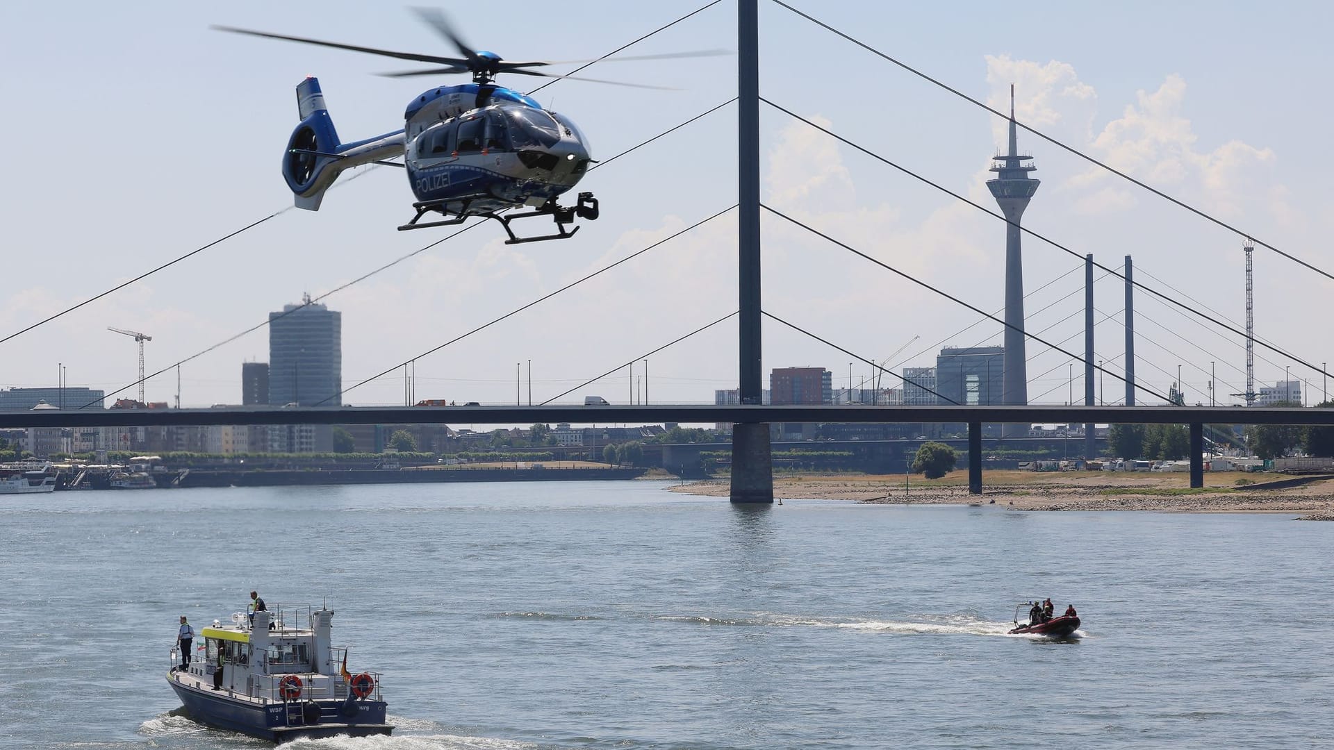 Person im Rhein in Düsseldorf vermisst Person im Rhein in Düsseldorf vermisst